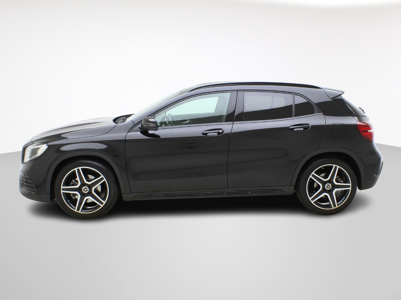 MERCEDES-BENZ GLA-Klasse GLA 250 AMG Line 4matic