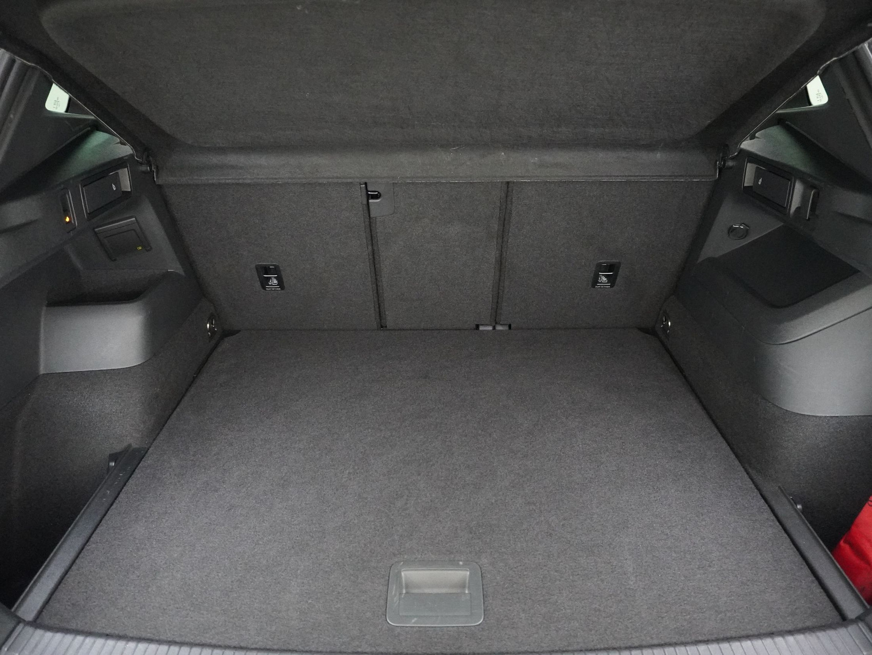 VW Tiguan 2.0 TDI DSG R-Line Black Style 4Motion **Leder/Massage/AHK/uvm**