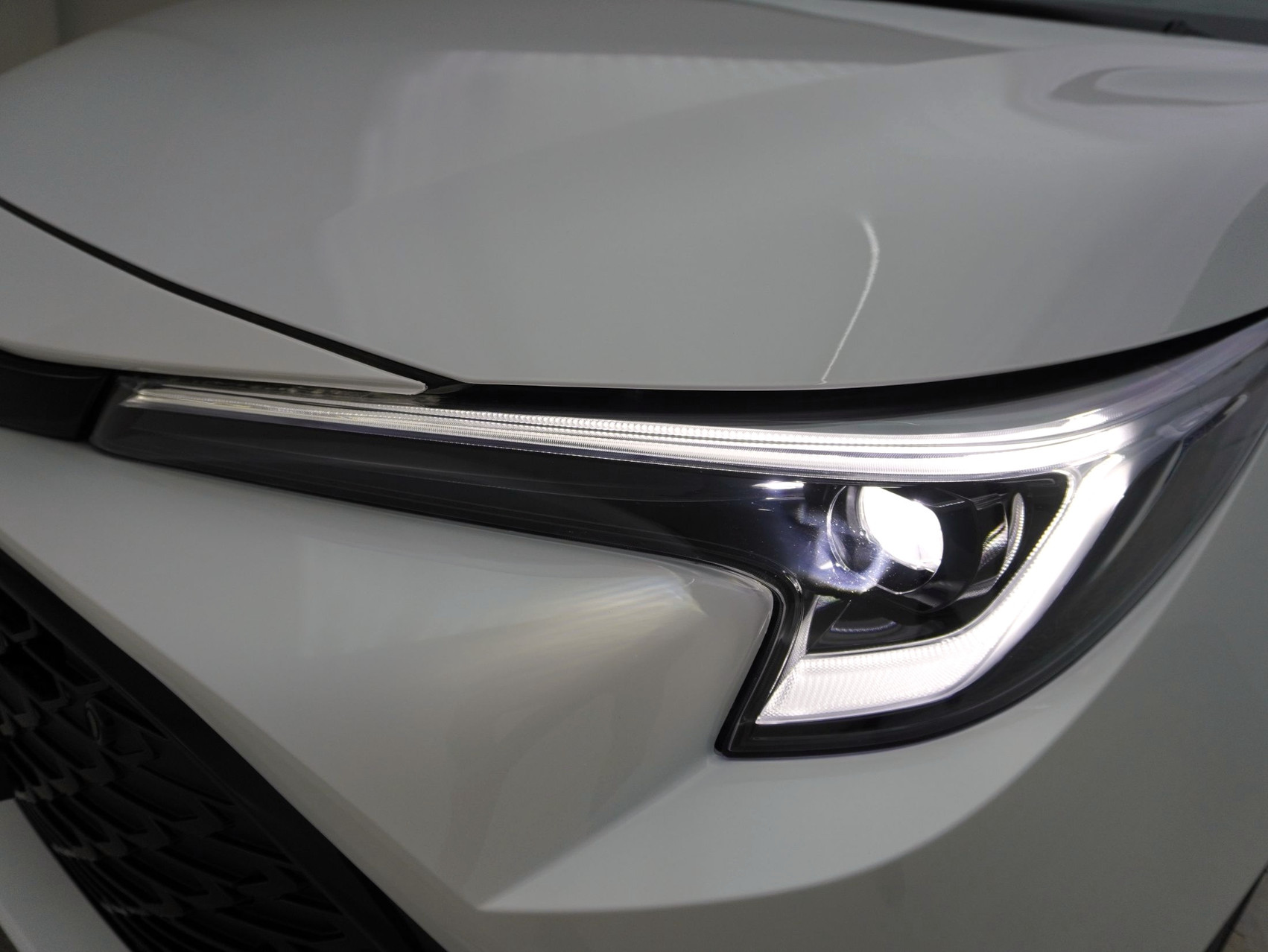 TOYOTA Corolla 2.0 HSD Trend ** Trend Plus **