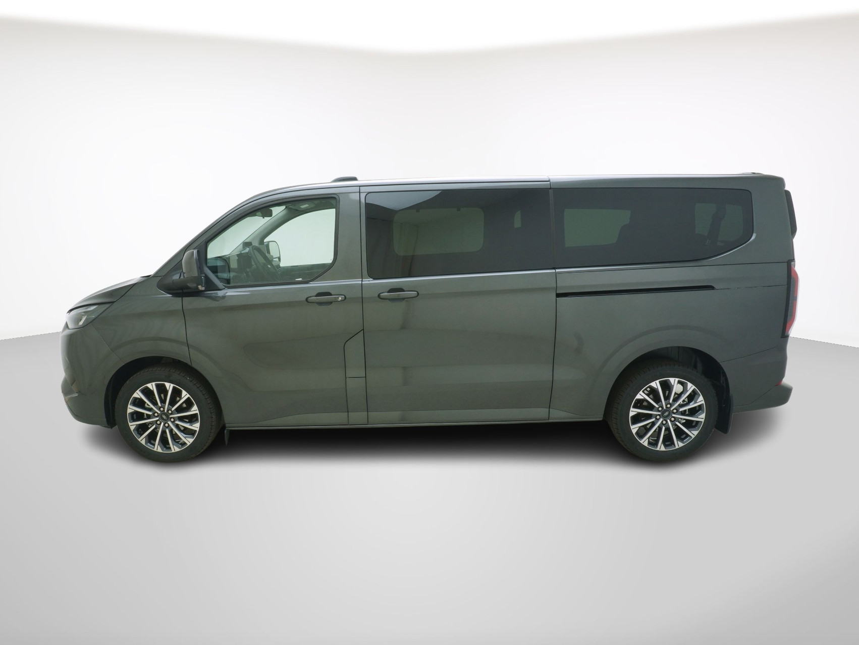 FORD Tourneo Custom L2 2.5 Plug-in-Hybrid Titanium X