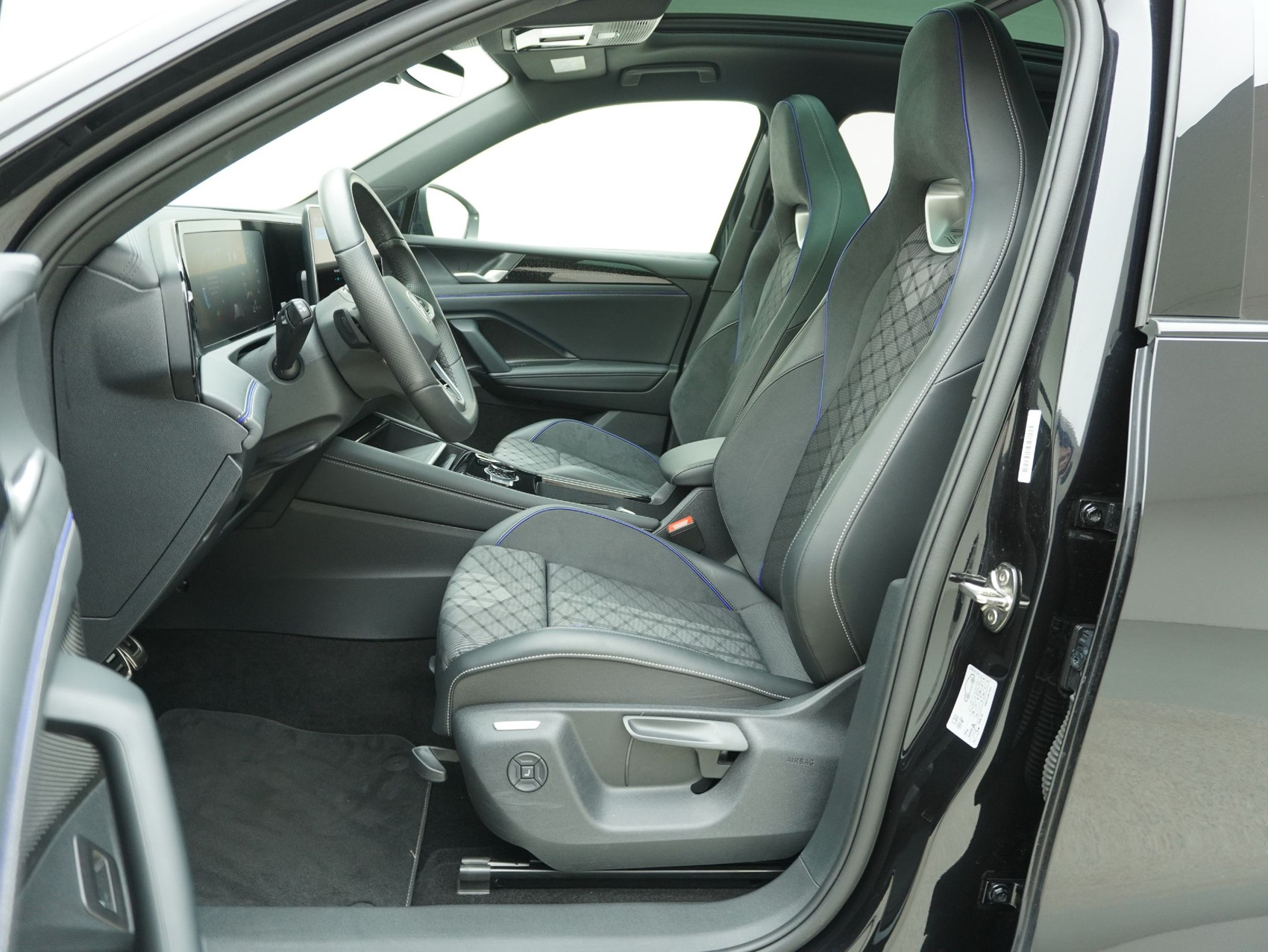 VW Tiguan 2.0 TDI DSG R-Line Black Style 4Motion (2025)