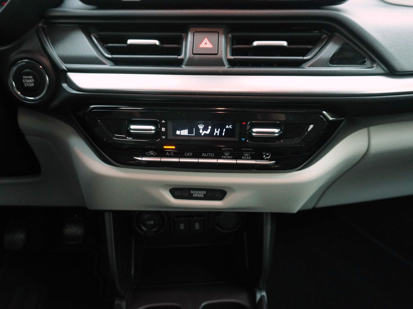SUZUKI Swift 1.2 Sakura Top Hybrid 4×4