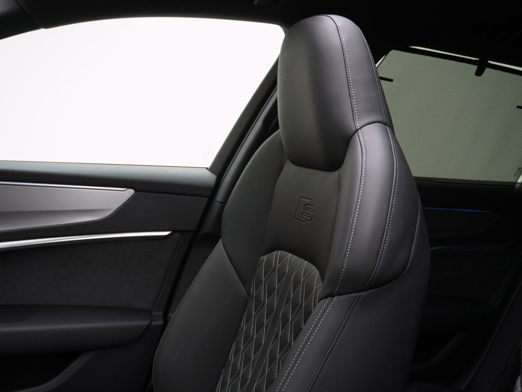 AUDI S6 Avant 3.0 V6 TDI quattro T-Tronic **Werksgarantie bis 11/2029 / SoftClose/Hinterradlenkung/S-Sitze**