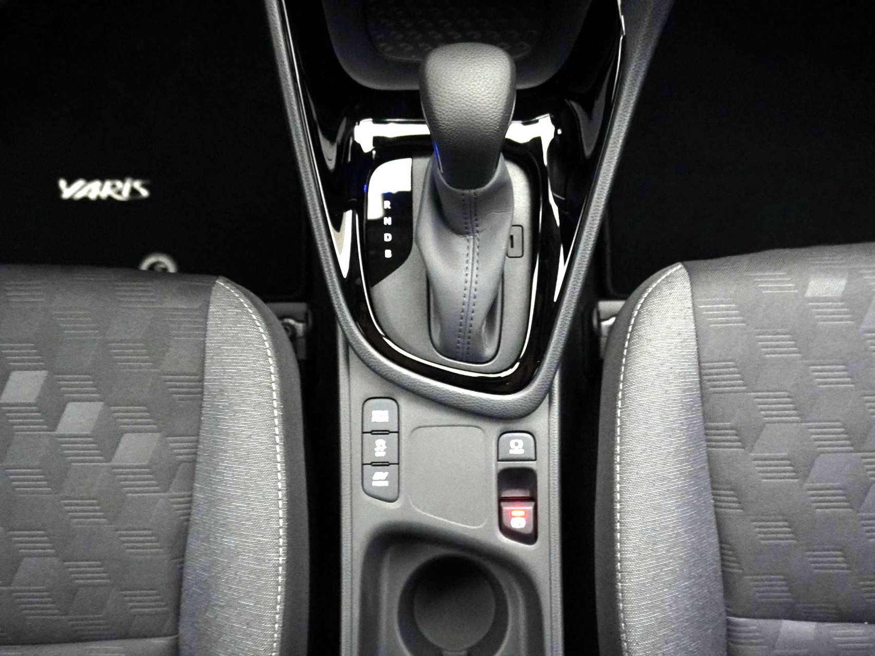 TOYOTA Yaris 1.5 VVT-i HSD Trend ** mit Lenkradheizung **