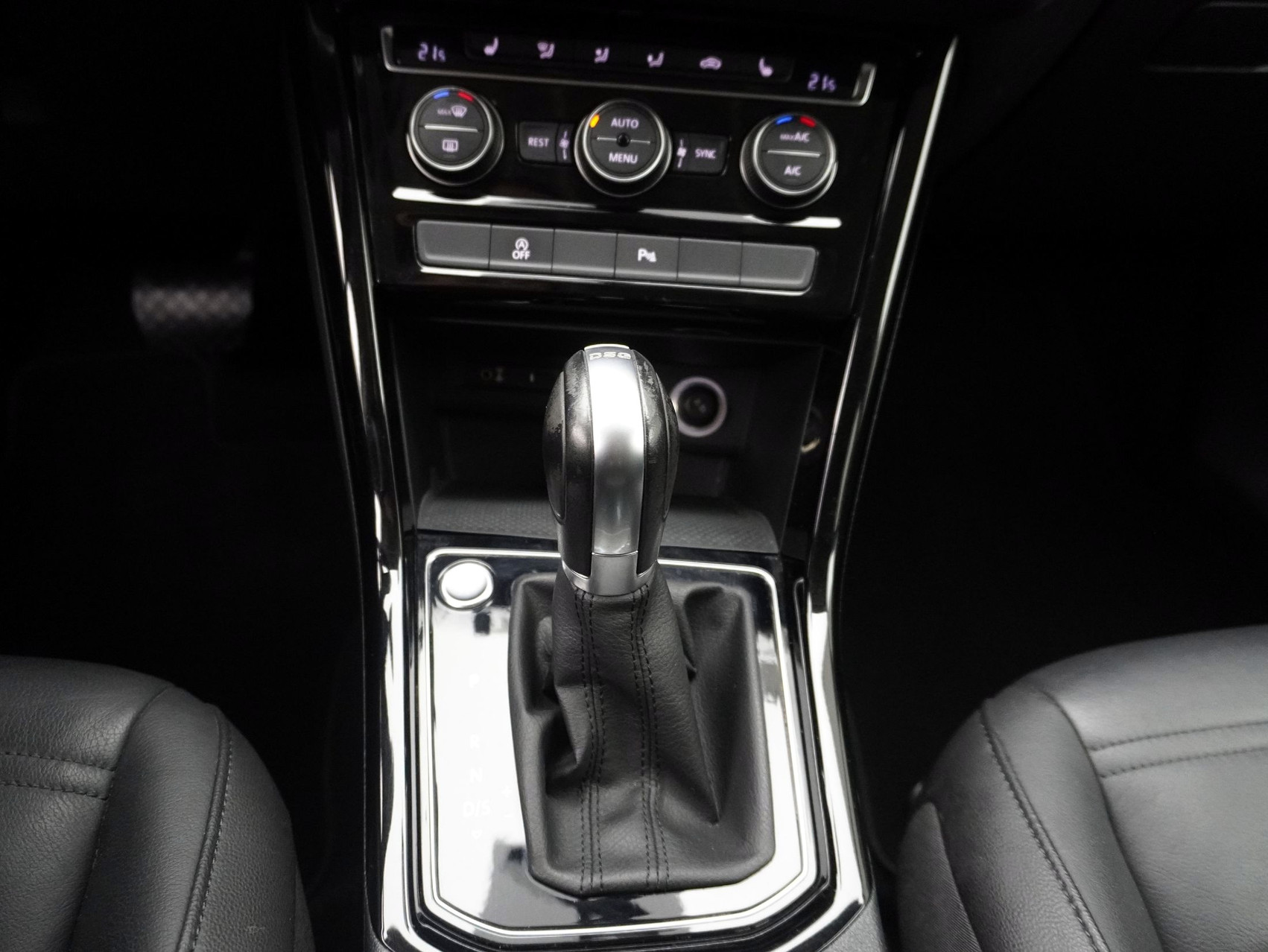 VW Touran 2.0 TDI DSG Highline **7-Plätzer**