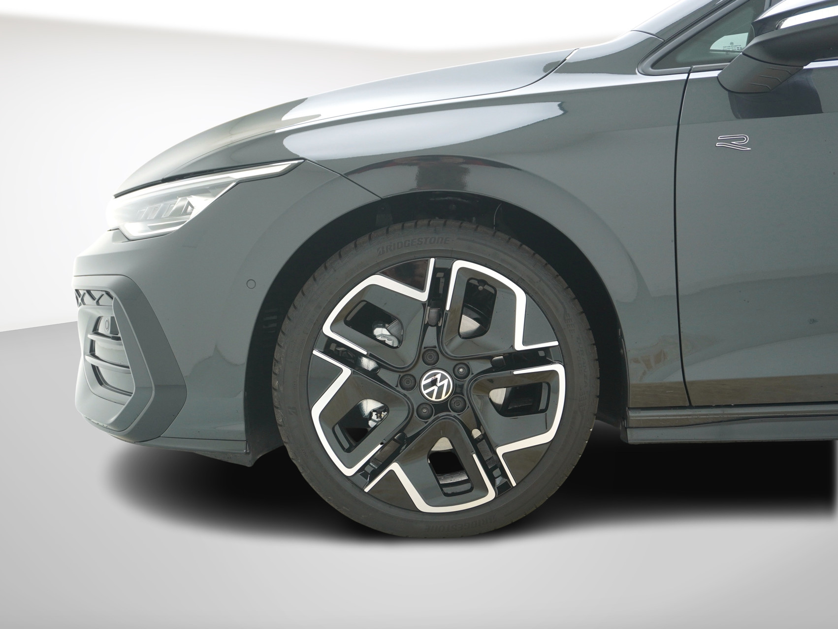 VW Golf VIII 1.5 eTSI R-Line DSG