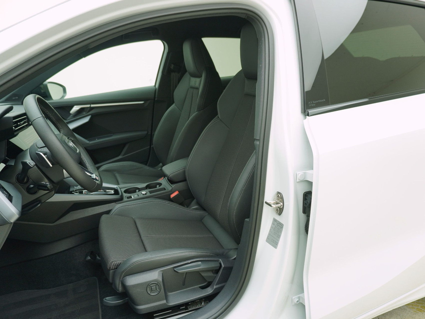 AUDI A3 Sportback 40 TFSI e S line S-Tronic **Audi Werksgarantie bis 05/2030**