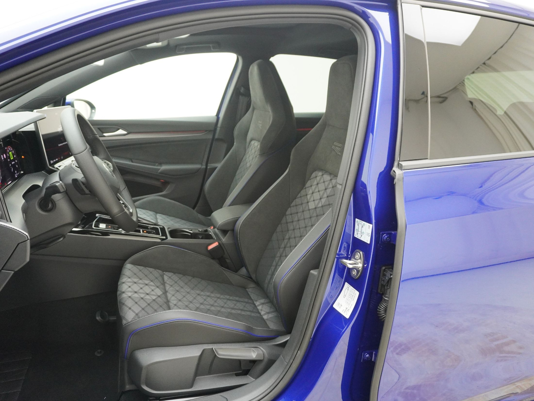 VW Golf VIII 1.5 eTSI R-Line DSG