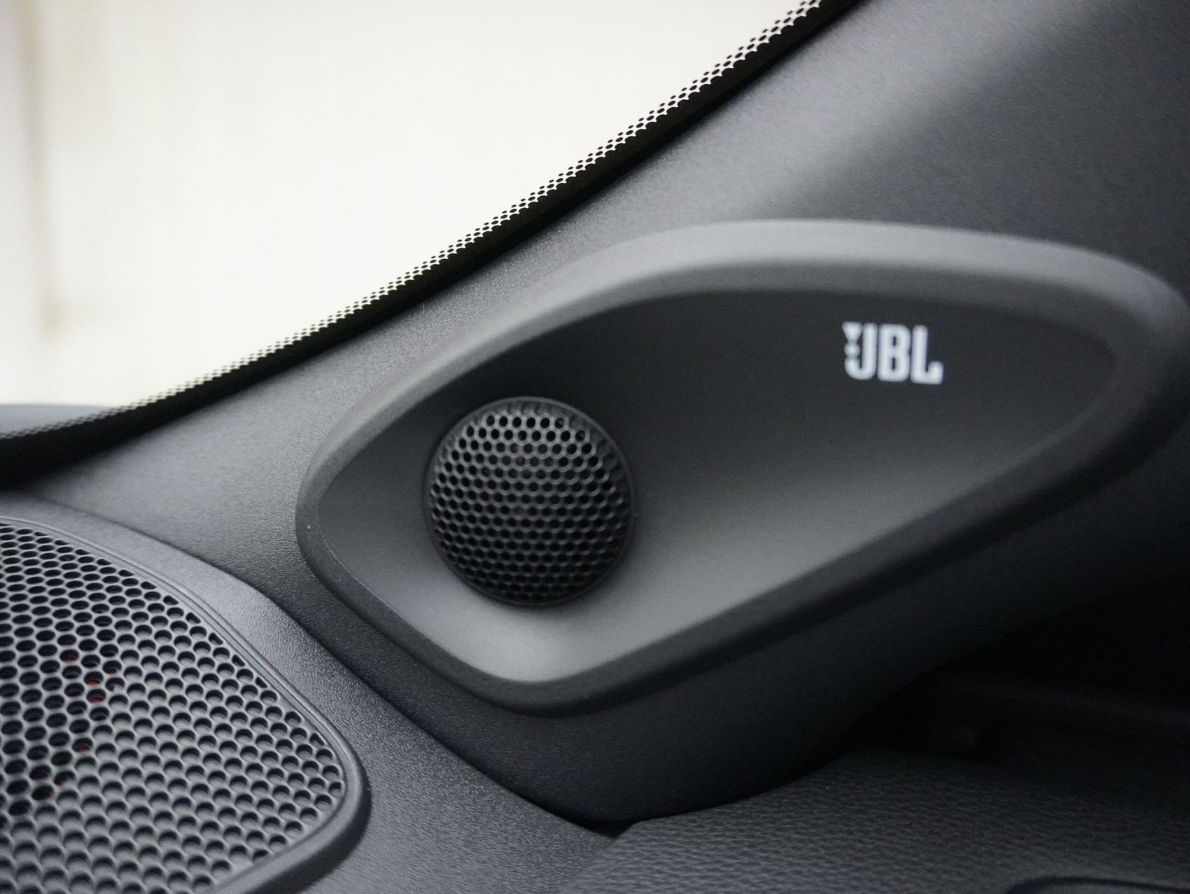 TOYOTA Yaris 1.5 VVT-i HSD GR Sport ** mit Head-Up **