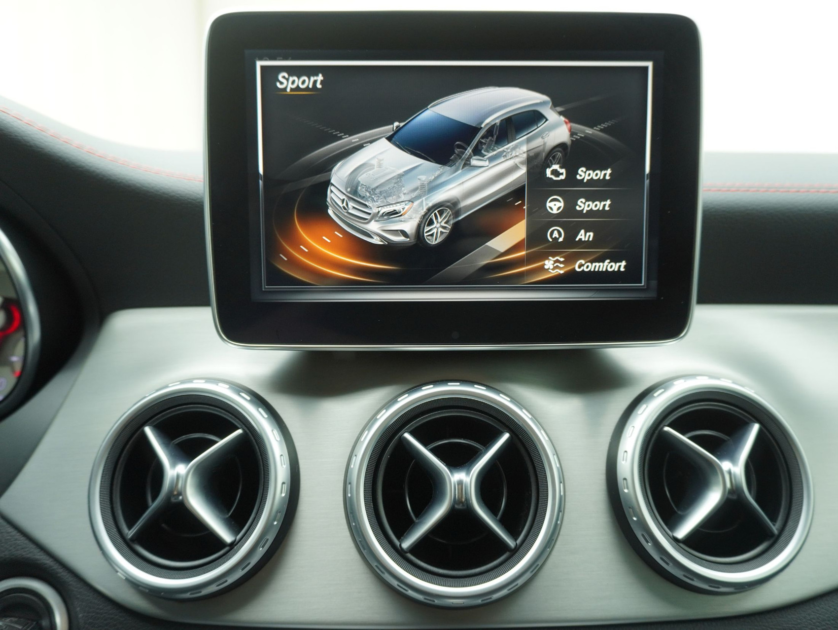 MERCEDES-BENZ GLA-Klasse GLA 250 AMG Line 4matic