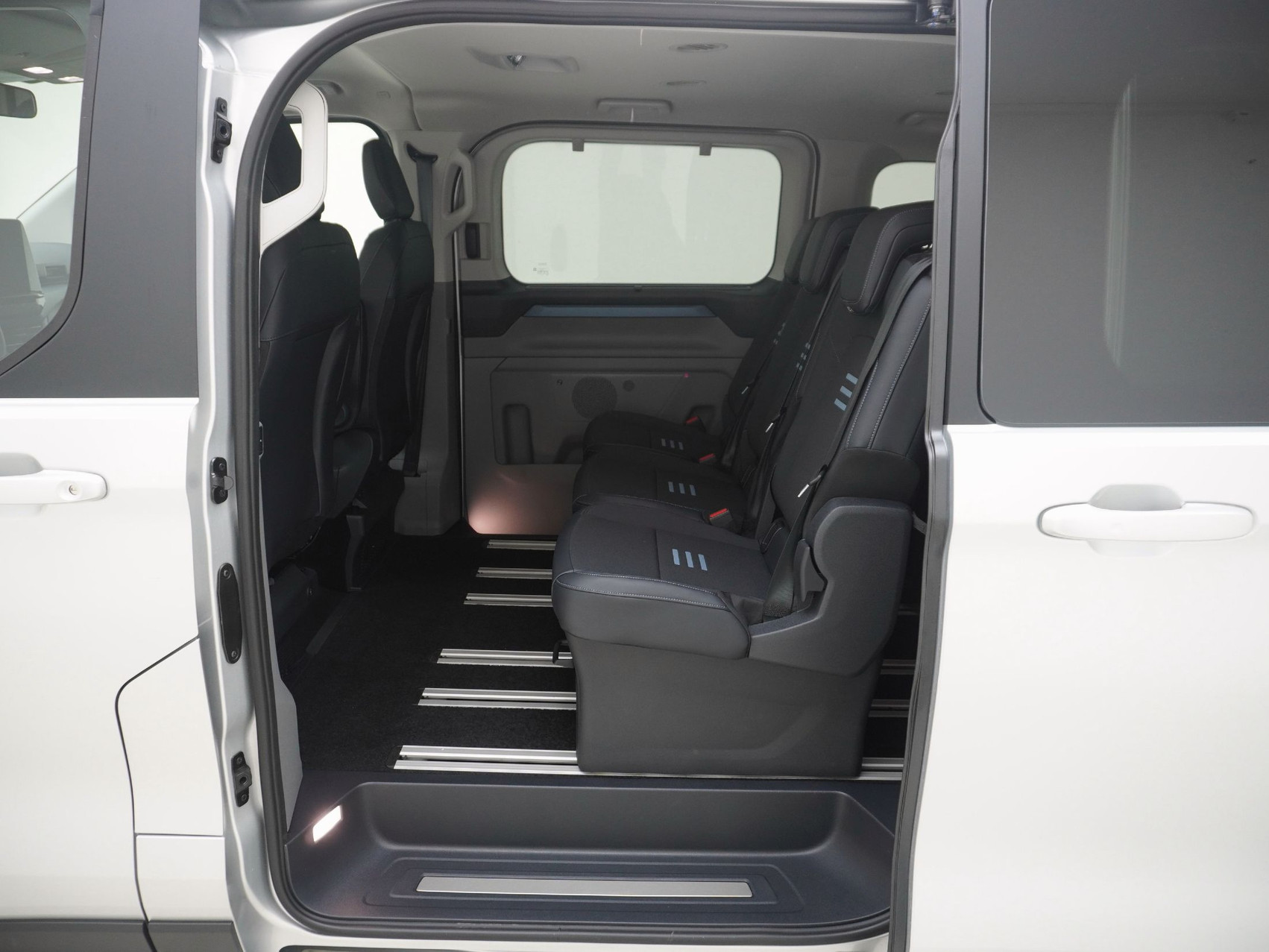 FORD Tourneo Custom L1 2.5 Plug-in-Hybrid Active