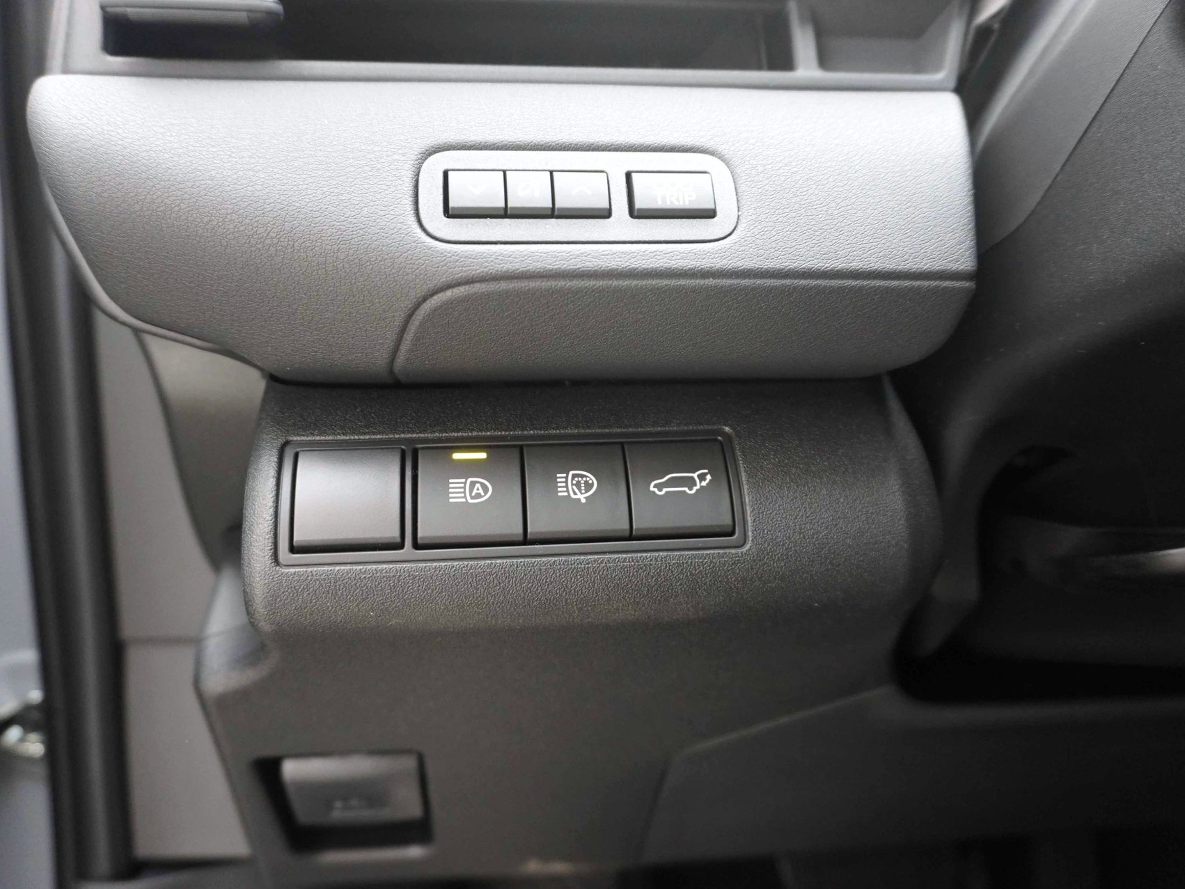 TOYOTA C-HR+ 77 kWh AWD Premium ** 22KW Ladung **