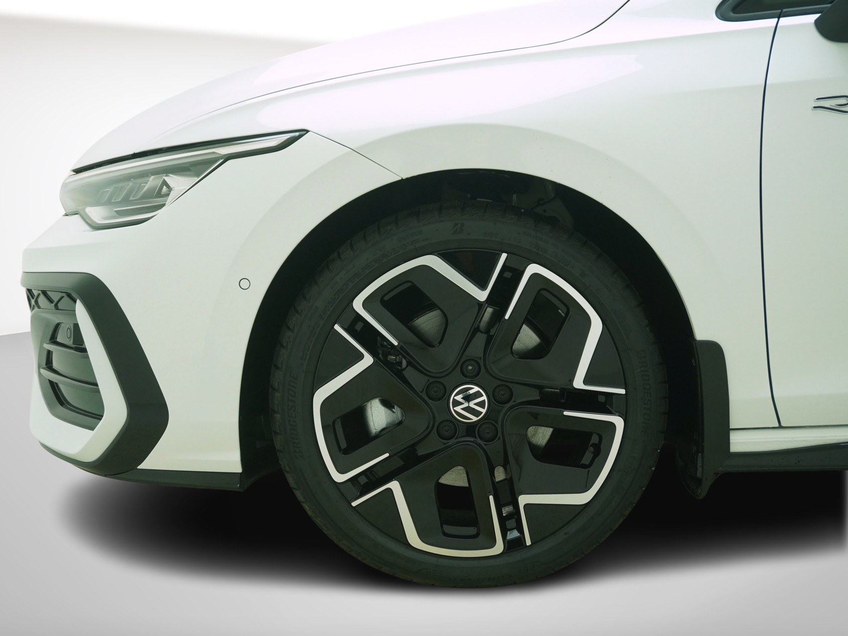 VW Golf VIII 2.0 TSI R-Line DSG 4Motion