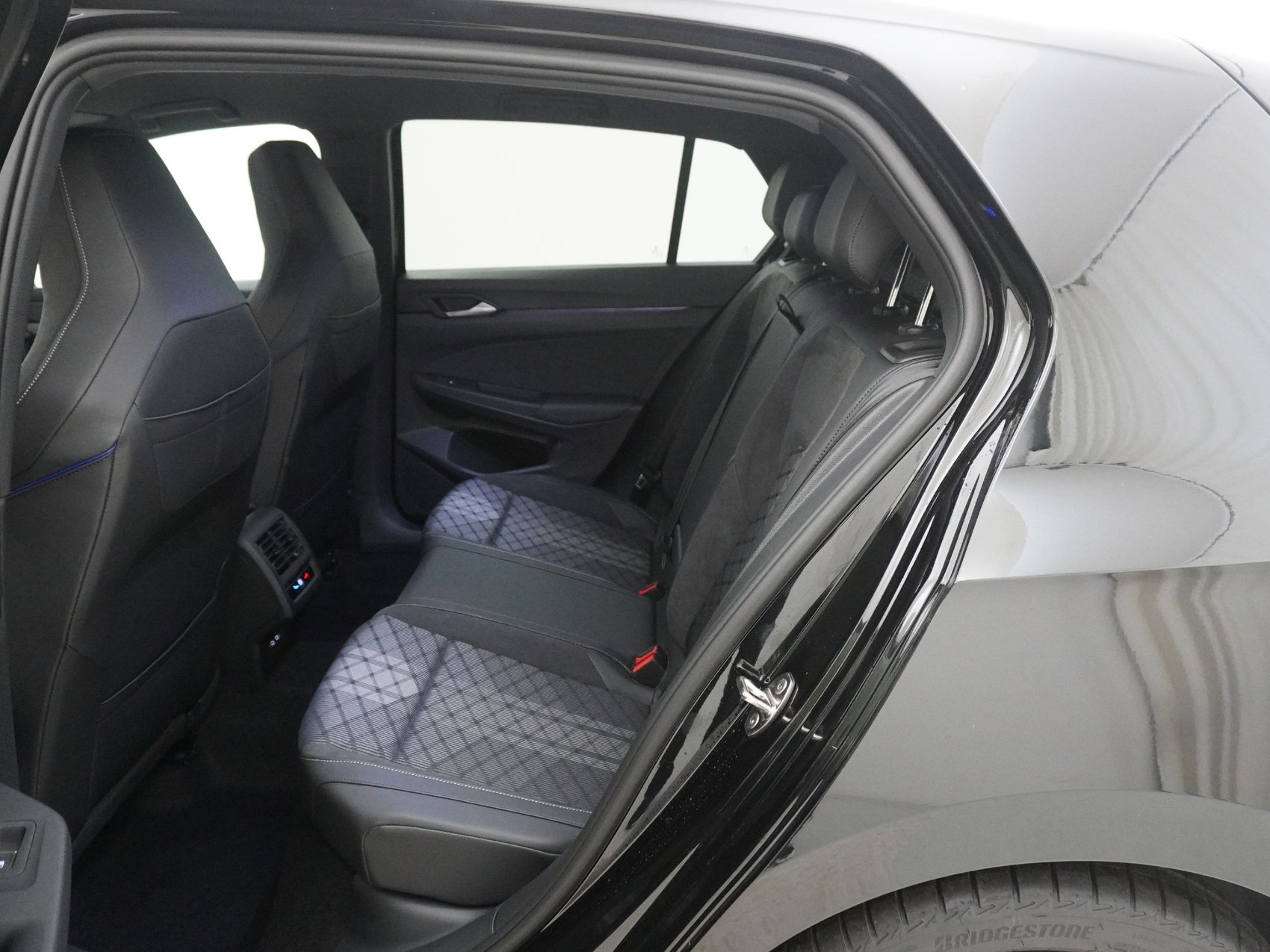 VW Golf VIII 2.0 TSI R-Line DSG 4Motion