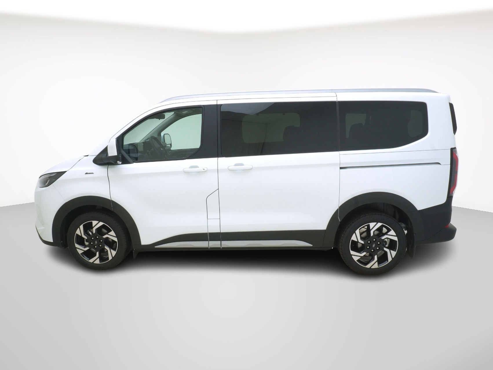 FORD Tourneo Custom L1 2.5 Plug-in-Hybrid Active