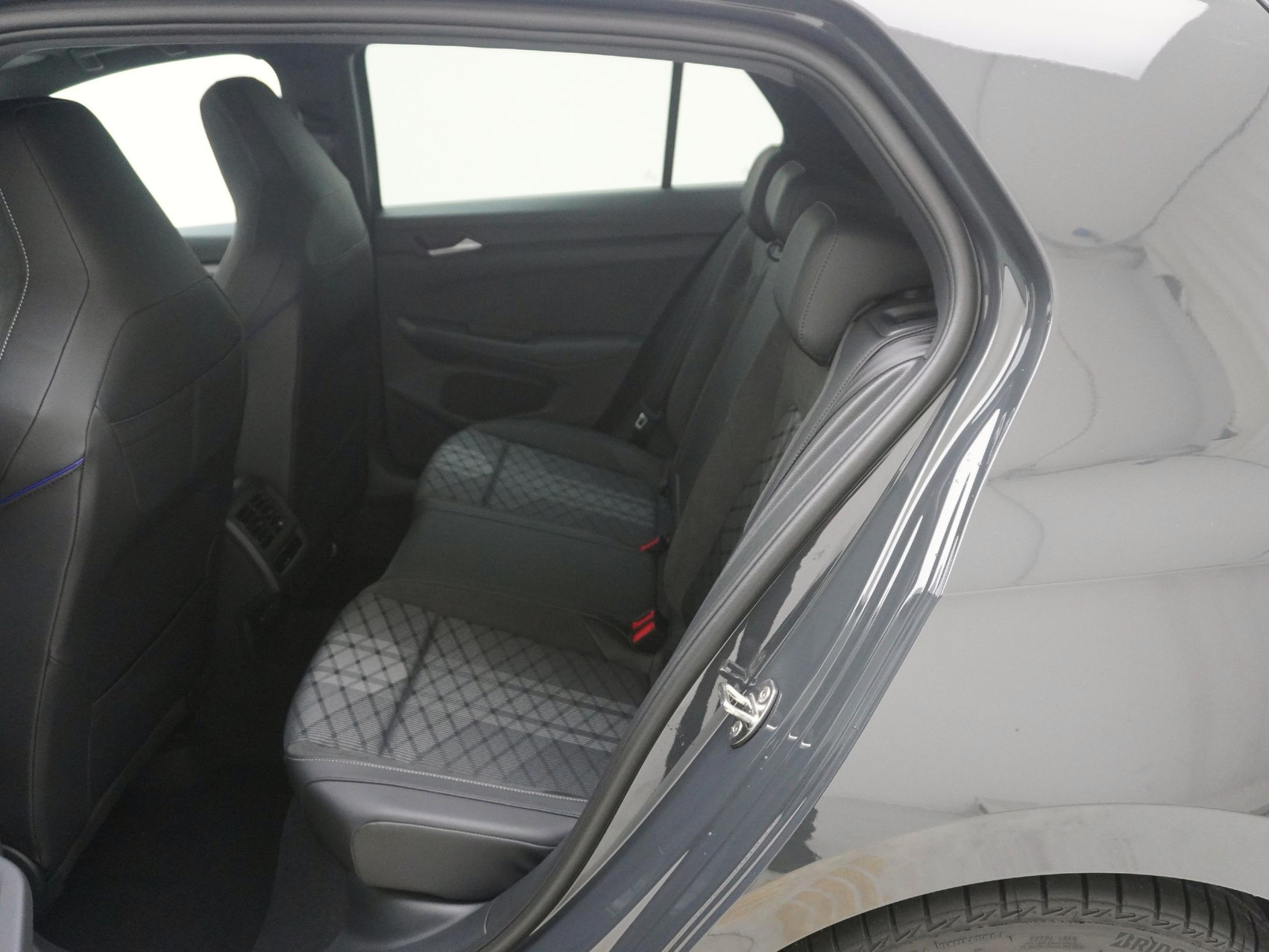 VW Golf VIII 1.5 eTSI R-Line DSG