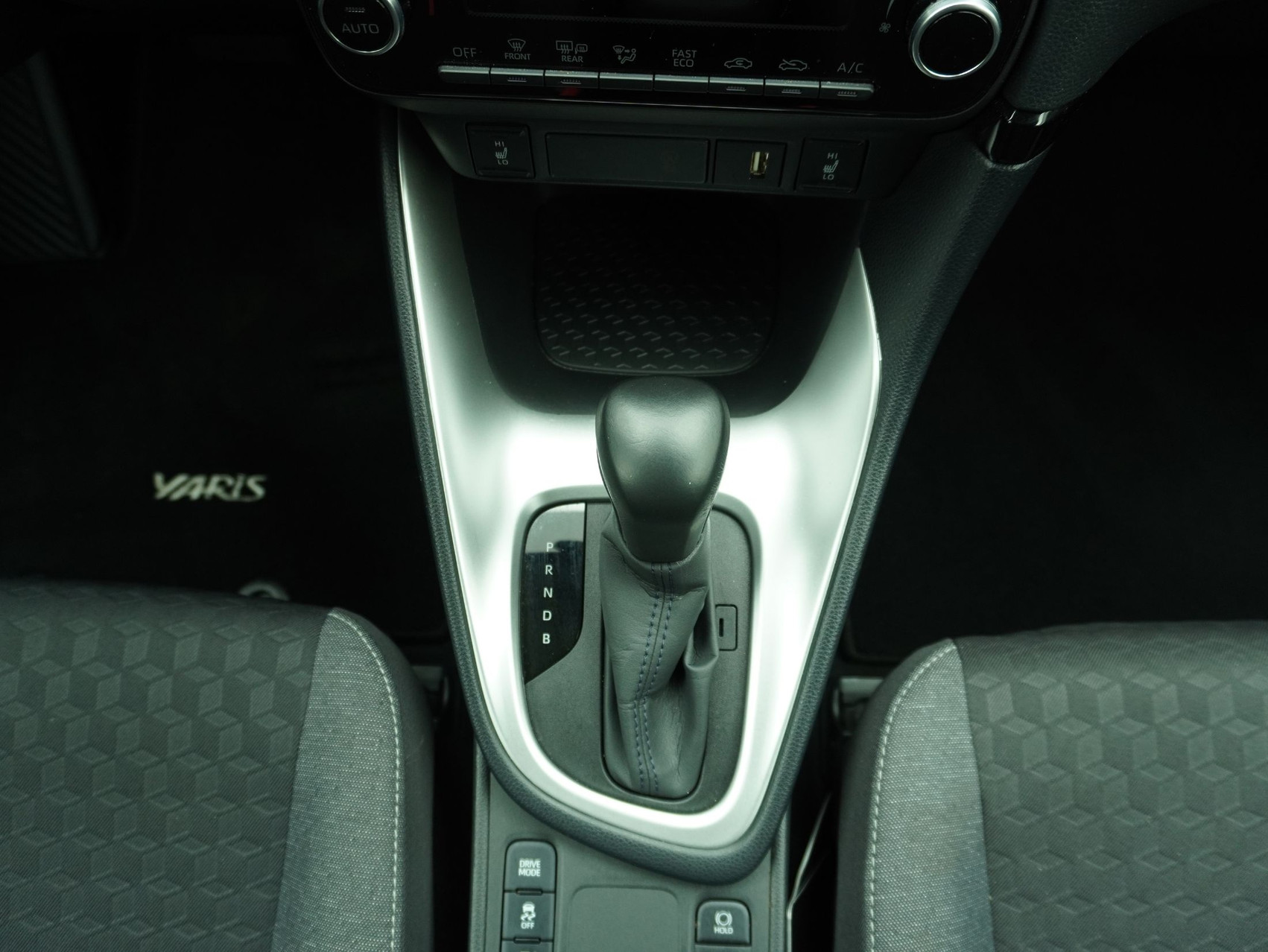 TOYOTA Yaris 1.5 VVT-i HSD Trend