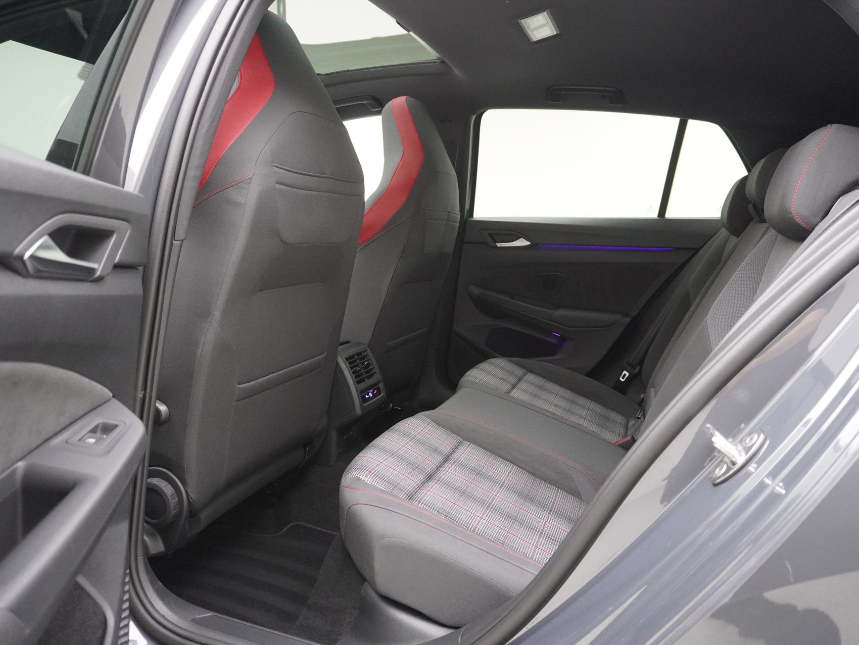 VW Golf 8.5 2.0 TSI DSG GTI Black Style (2025) ** Harman/Kardon / Head-Up / Panoramadach **