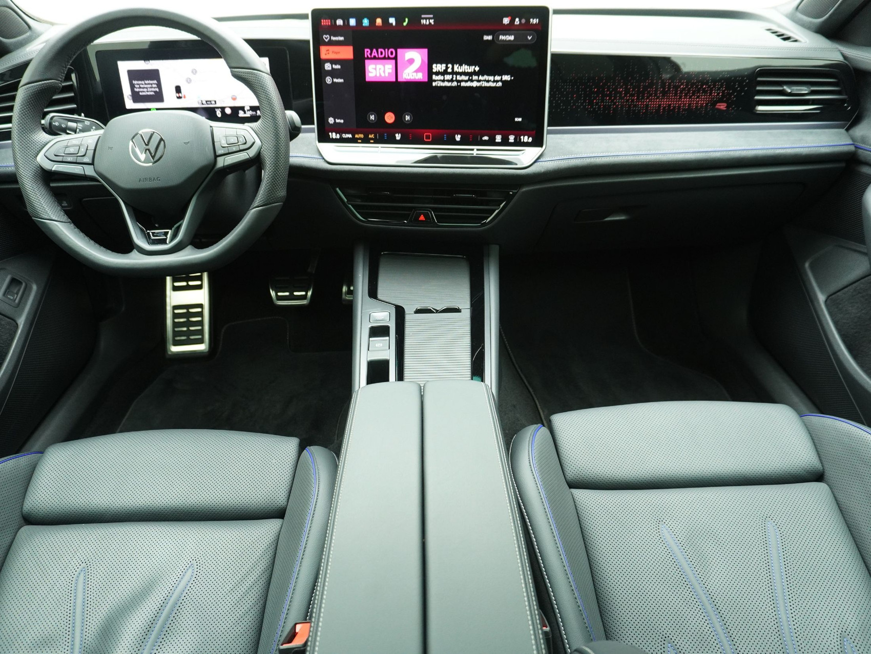 VW Passat Variant 2.0 TSI DSG R-Line 4Motion **R-Line Signature**