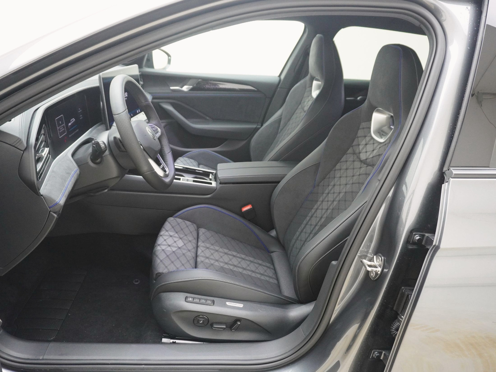 VW Passat Variant 2.0 TDI R-Line 4Motion DSG