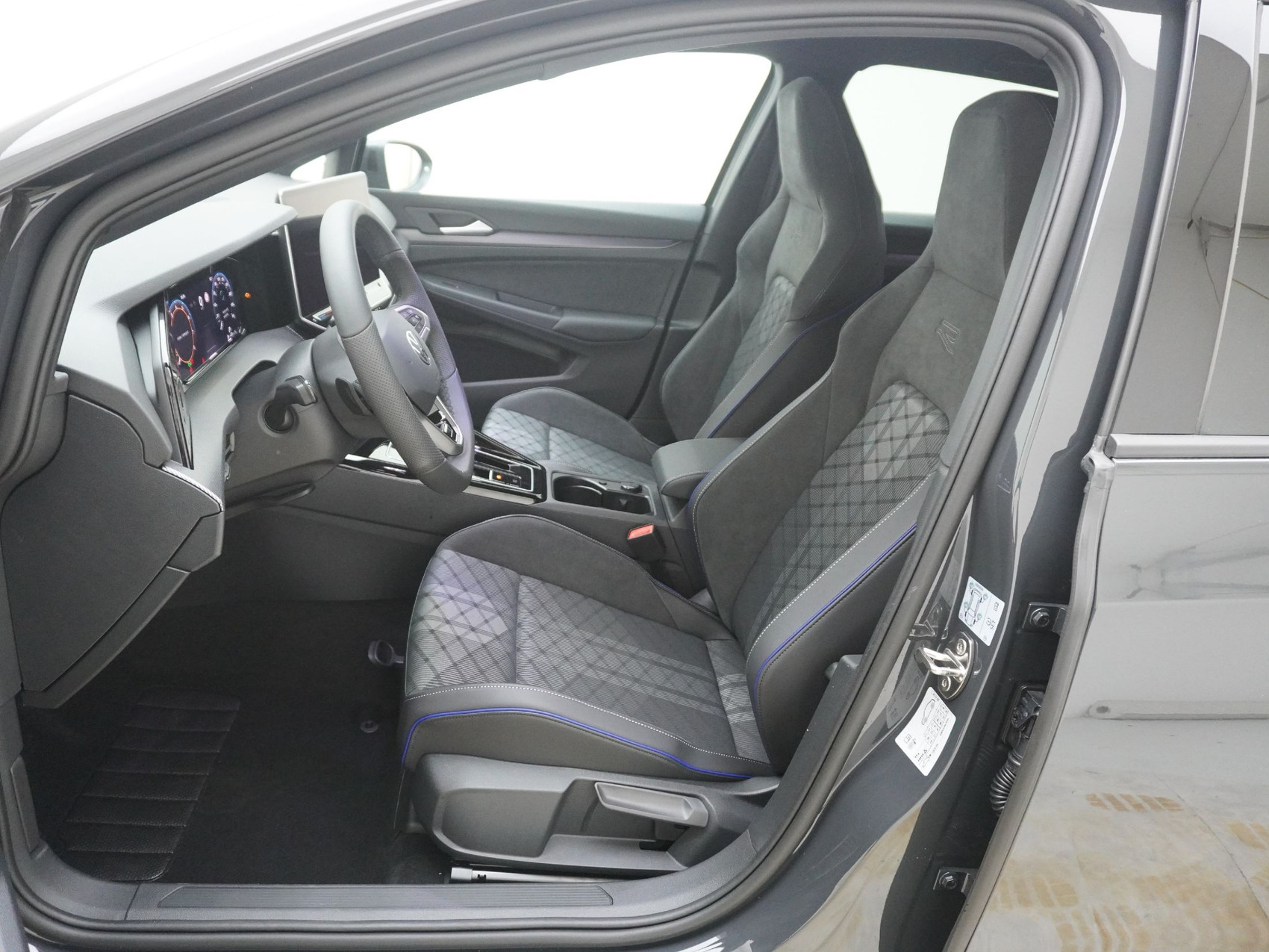 VW Golf VIII 1.5 eTSI R-Line DSG