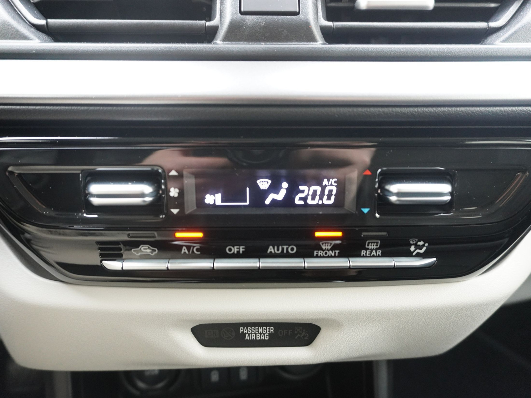 SUZUKI Swift 1.2 Sakura Top Hybrid 4×4