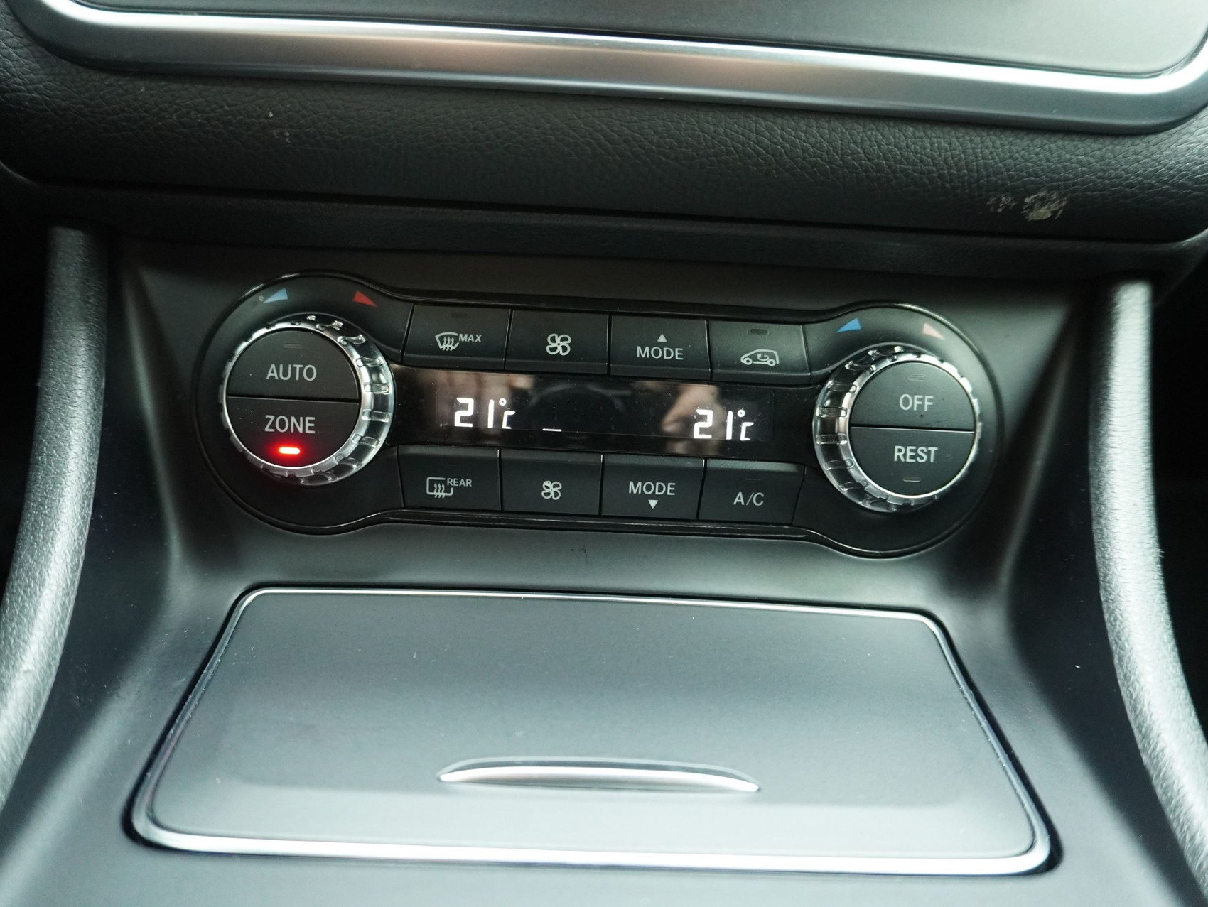 MERCEDES-BENZ GLA-Klasse GLA 250 AMG Line 4matic