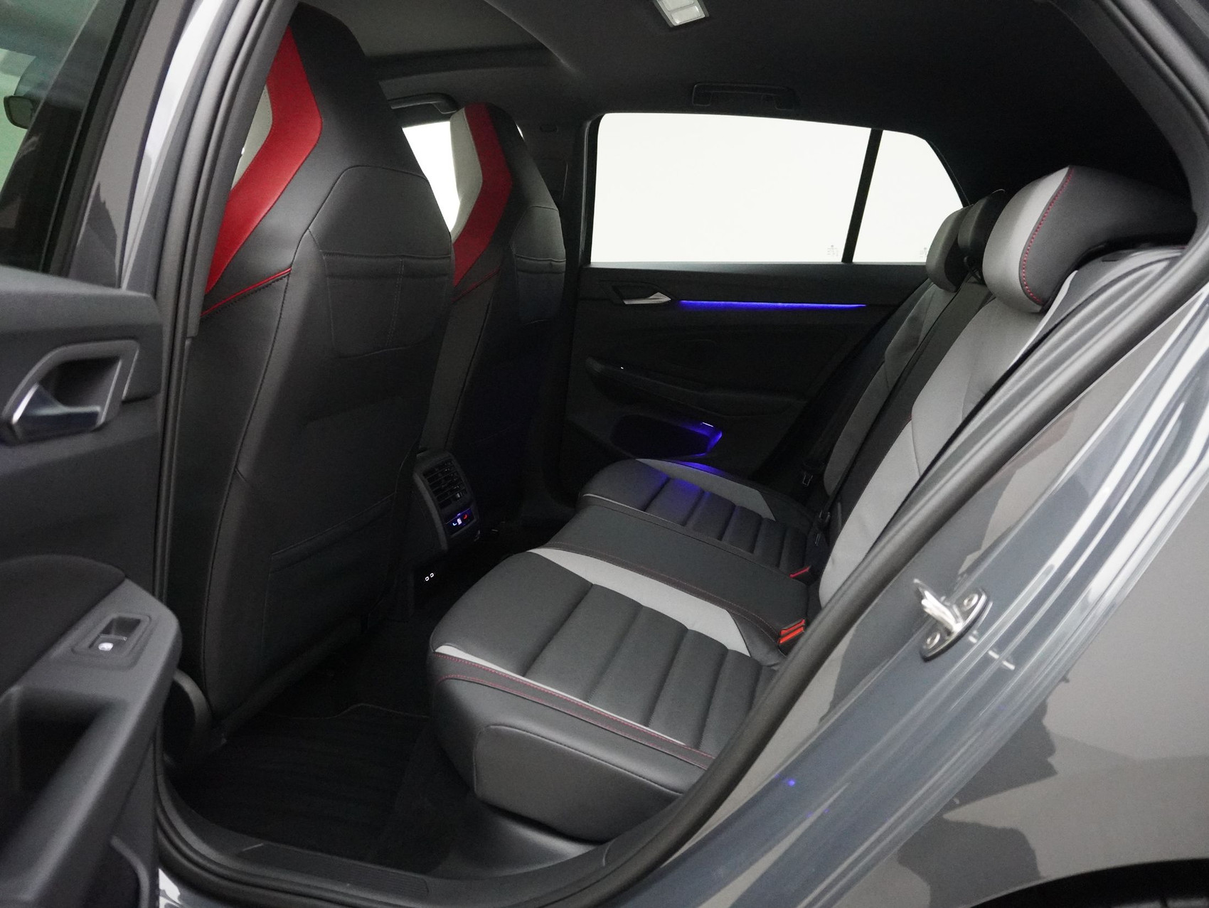 VW Golf 8.5 2.0 TSI DSG GTI Black Style (2025) **Leder/Harmon-Kardon/Sitzbelüftung/uvm.**