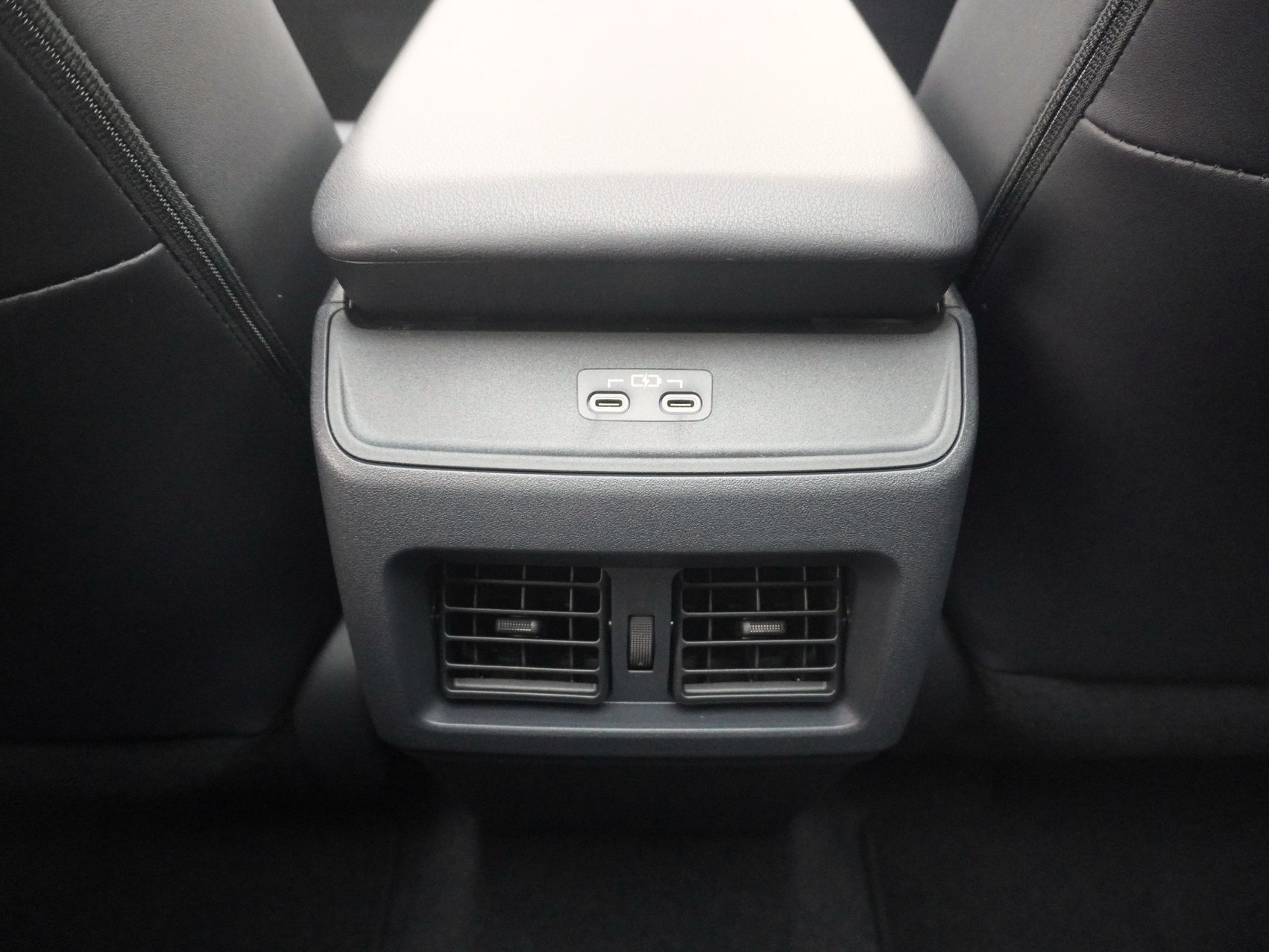 TOYOTA C-HR+ 77 KWh AWD Premium ** mit Panoramadach **