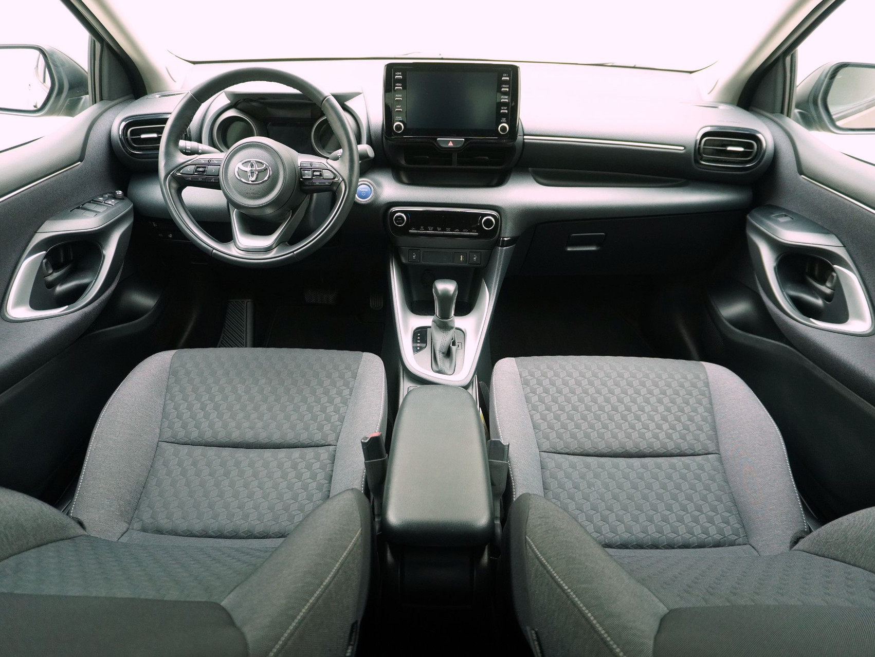 TOYOTA Yaris 1.5 VVT-i HSD Trend