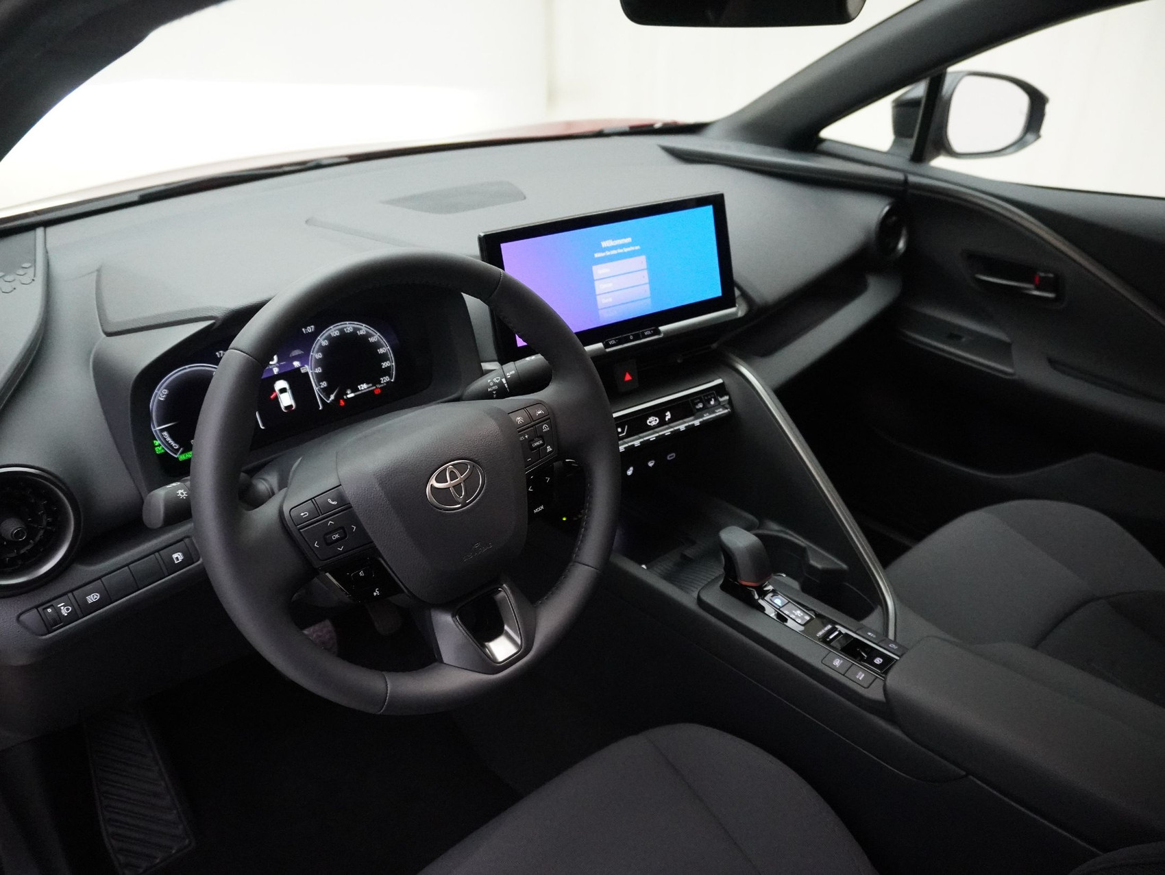 TOYOTA C-HR 2.0 PHEV Swiss Edition ** inkl. 8-Fach bereift **