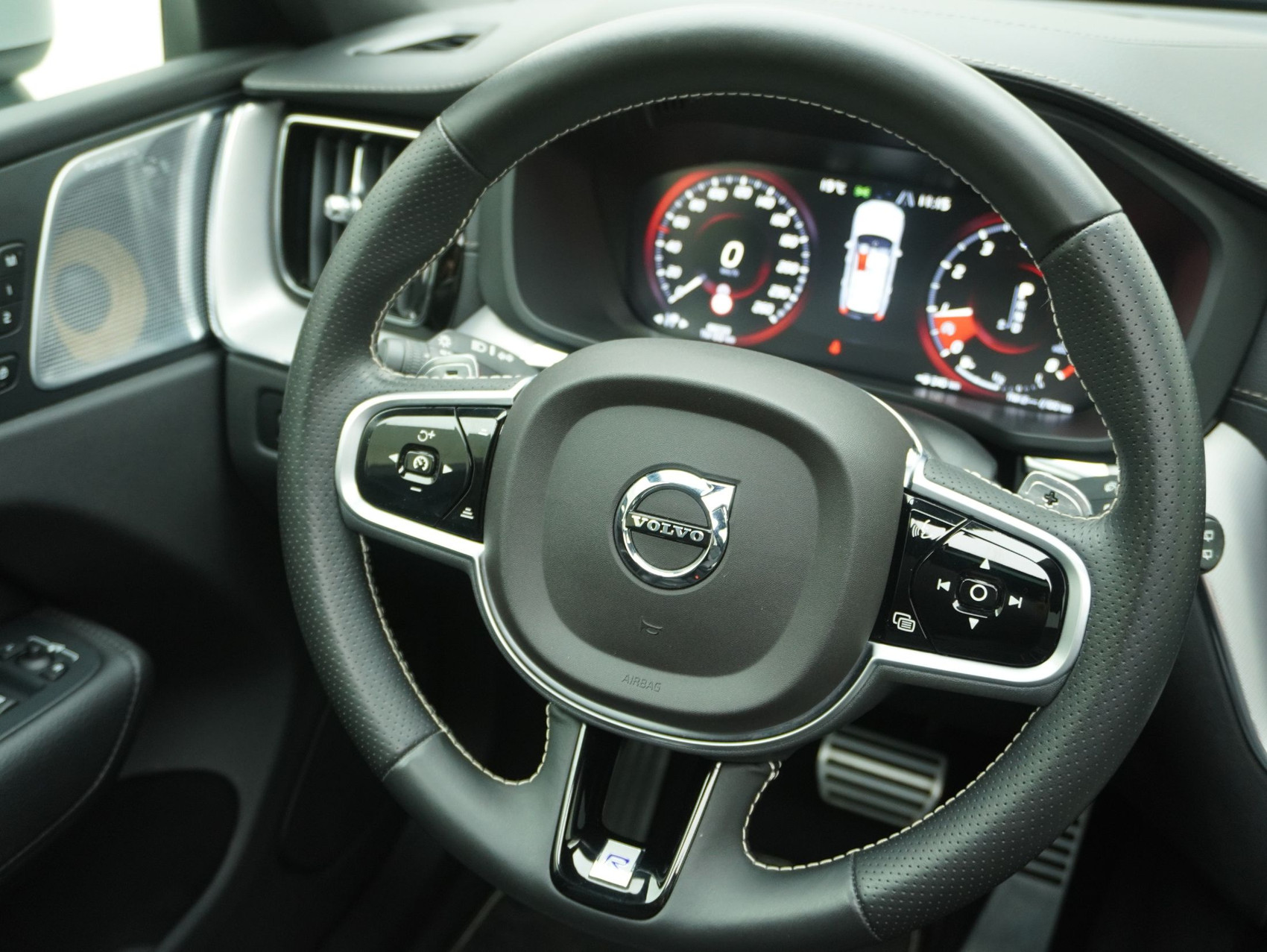 VOLVO XC60 2.0 T6 R-Design AWD