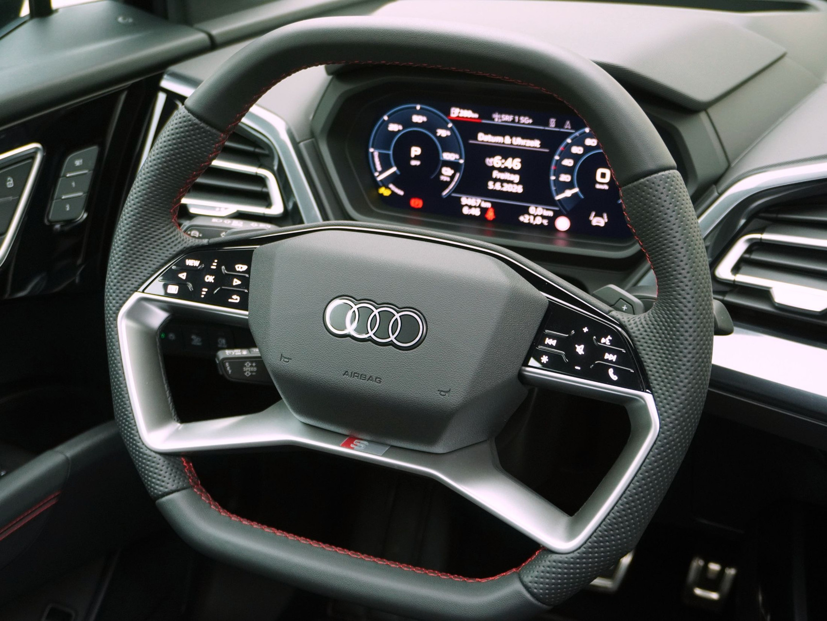 AUDI Q4 e-tron Sportback 55 S line quattro **Audi Werksgarantie bis 08/2030**