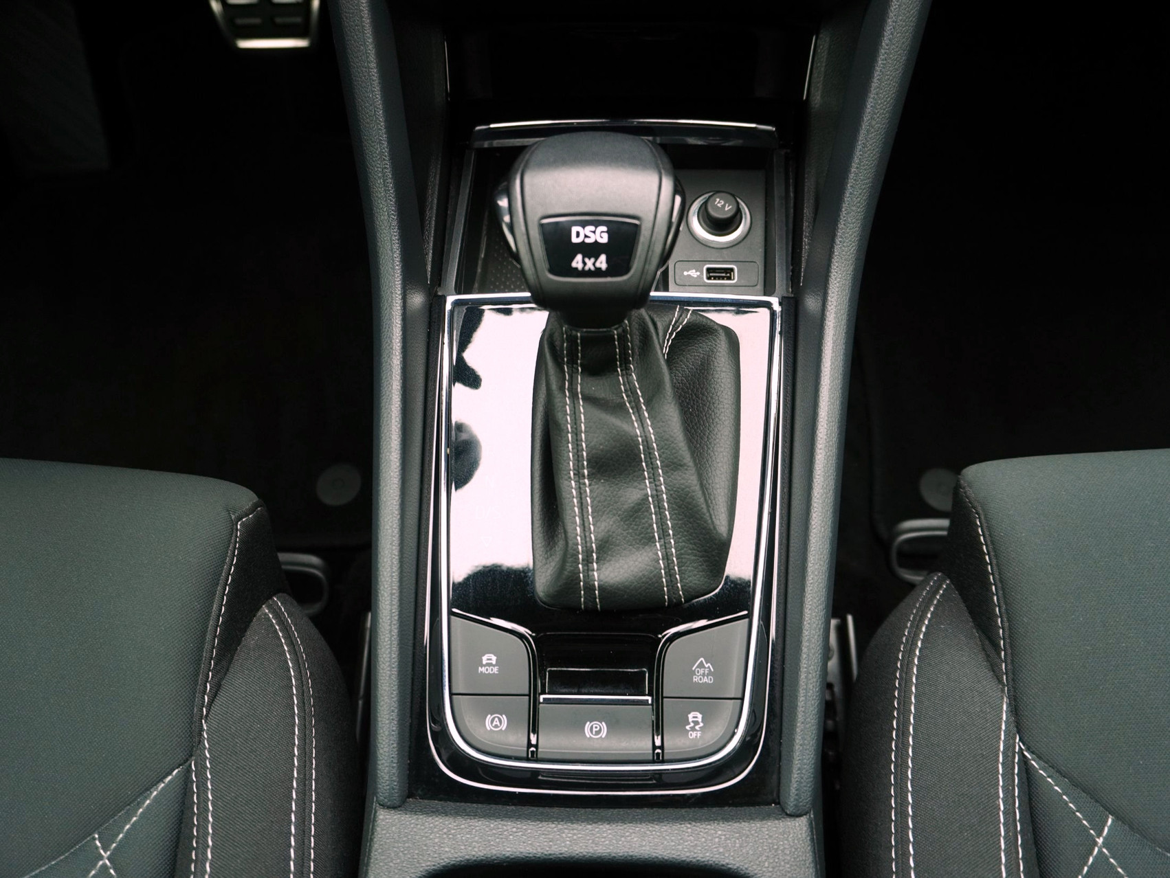 SKODA Karoq 2.0 TSI DSG Sport Line 4×4