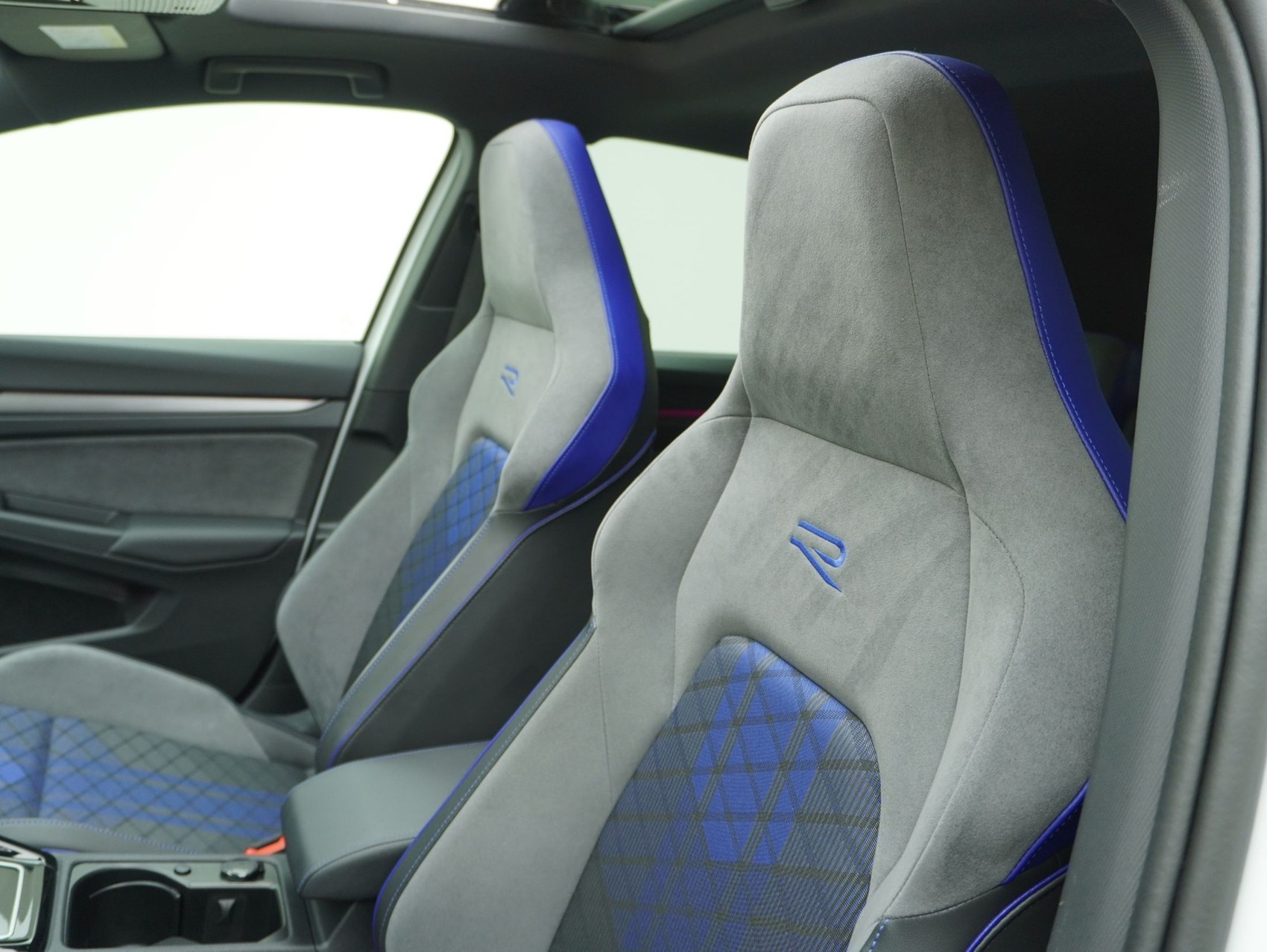 VW Golf 8.5 2.0 TSI DSG R Black Edition 4Motion (2025)