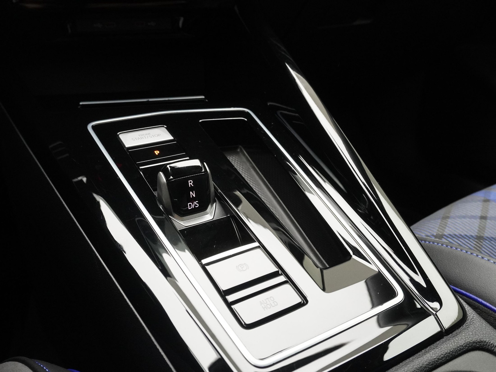 VW Golf 8.5 2.0 TSI DSG R Black Edition 4Motion (2025)