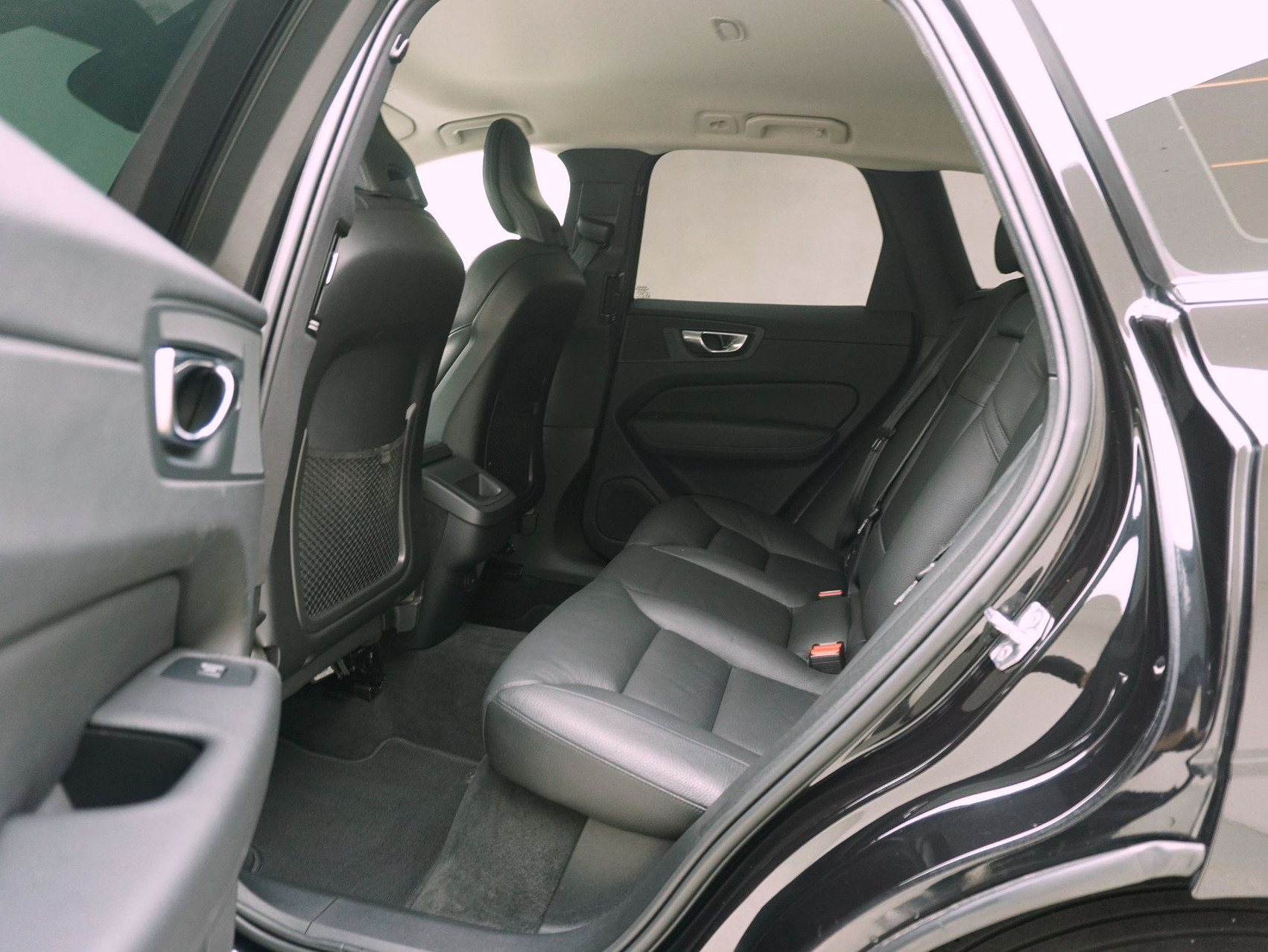 VOLVO XC60 2.0 B4 MH Momentum AWD