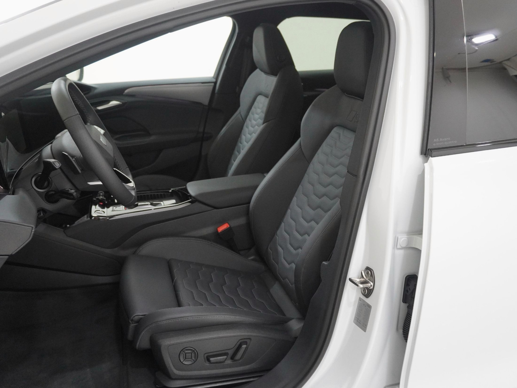 AUDI A6 e-tron Avant quattro S line