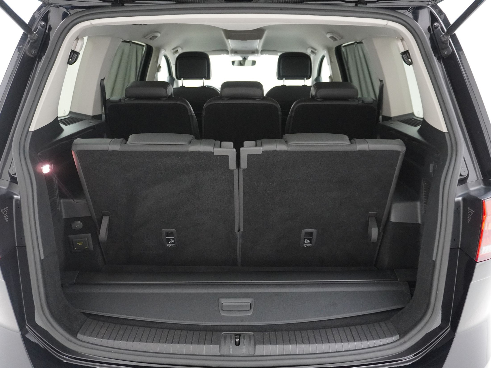 VW Touran 2.0 TDI DSG Highline **7-Plätzer**