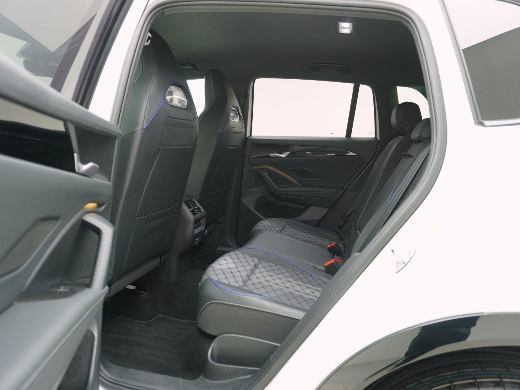 VW Tiguan 2.0 TSI DSG R-Line Black Style 4Motion (2025)