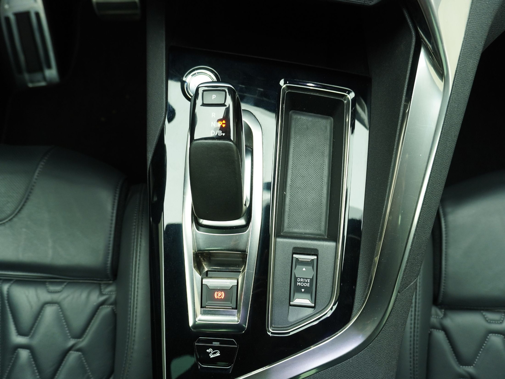 PEUGEOT 3008 1.6 Plug-in Hybrid4 GT Pack 4X4