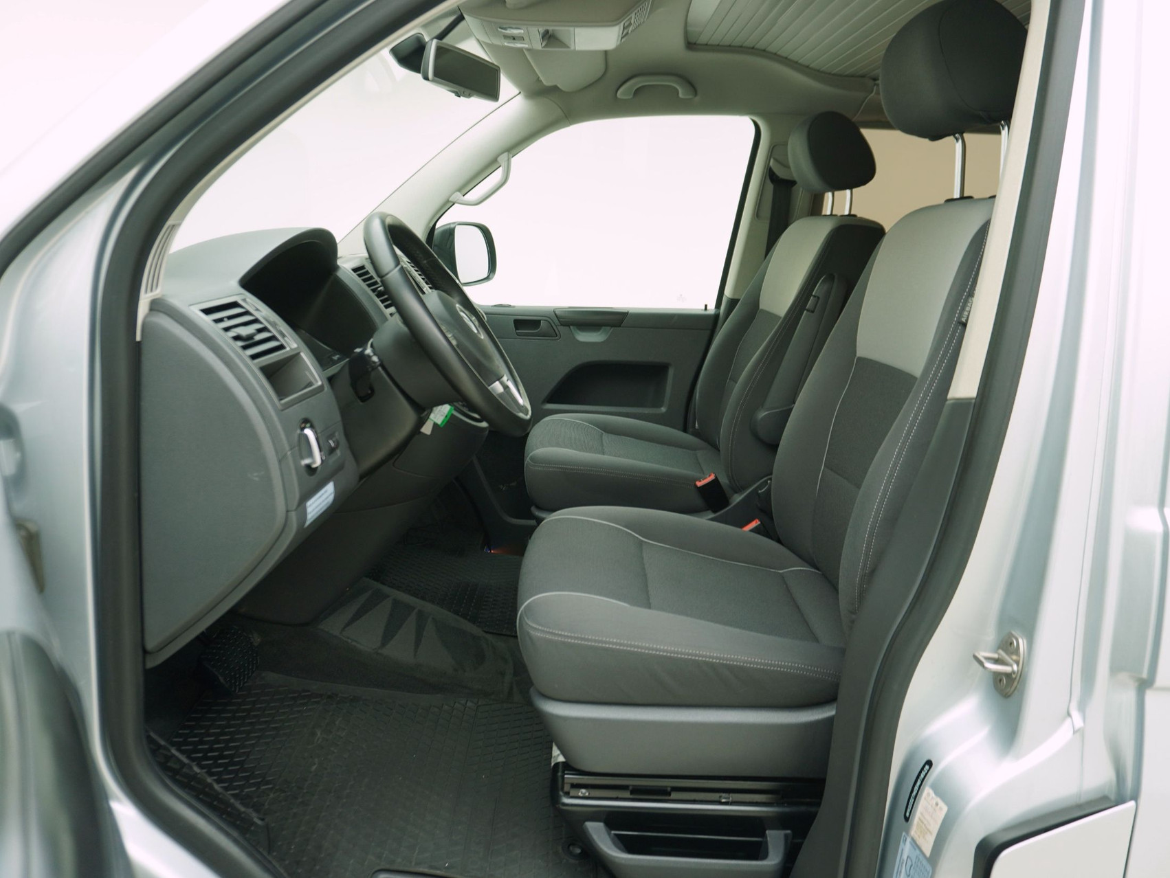 VW T5 California 3000 2.0 TDI DSG Beach