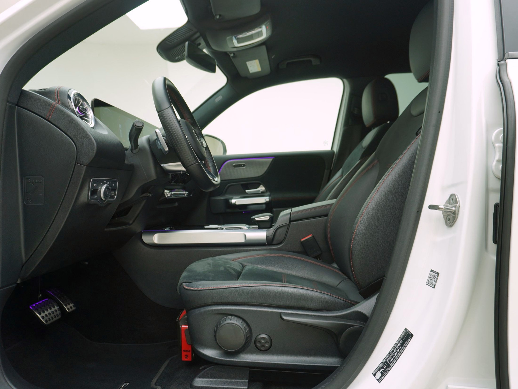 MERCEDES-BENZ EQB 300 AMG Line 4Matic