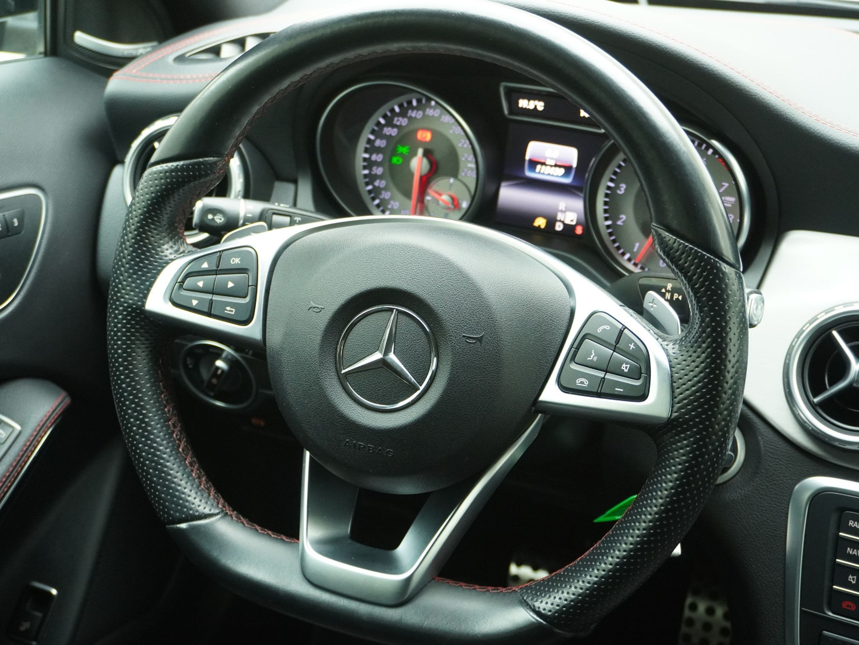 MERCEDES-BENZ GLA-Klasse GLA 250 AMG Line 4matic