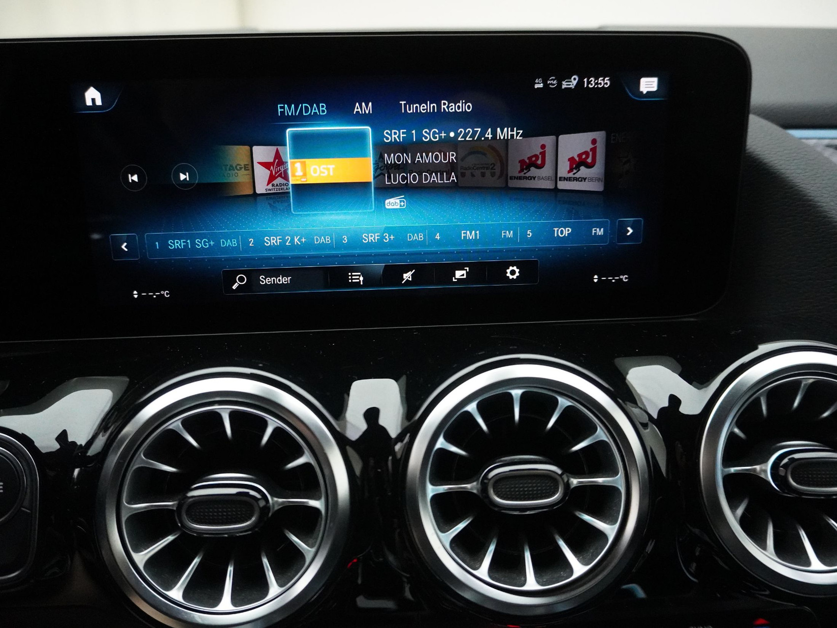 MERCEDES-BENZ GLA-Klasse GLA 200 AMG Line