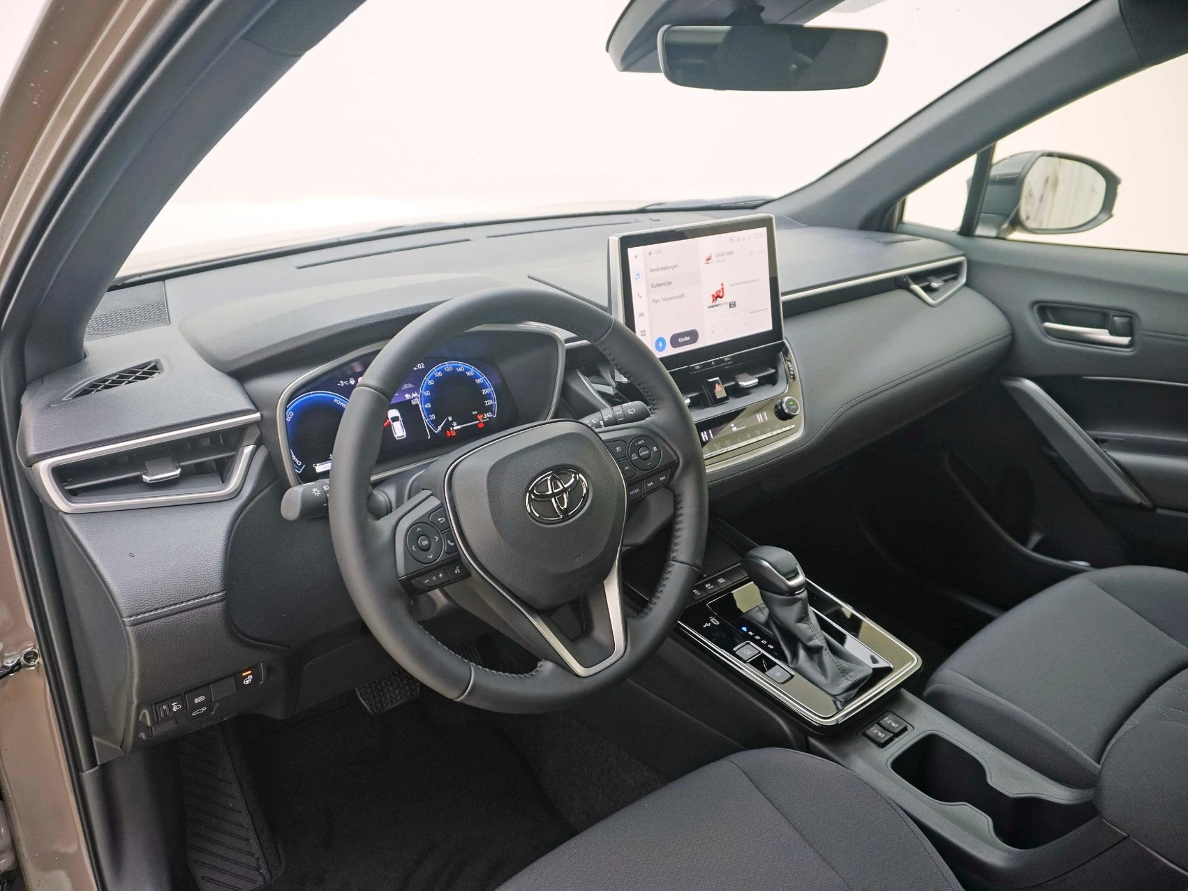 TOYOTA Corolla Cross 2.0 HSD Trend AWD-i ** mit Panorama-Glasdach **