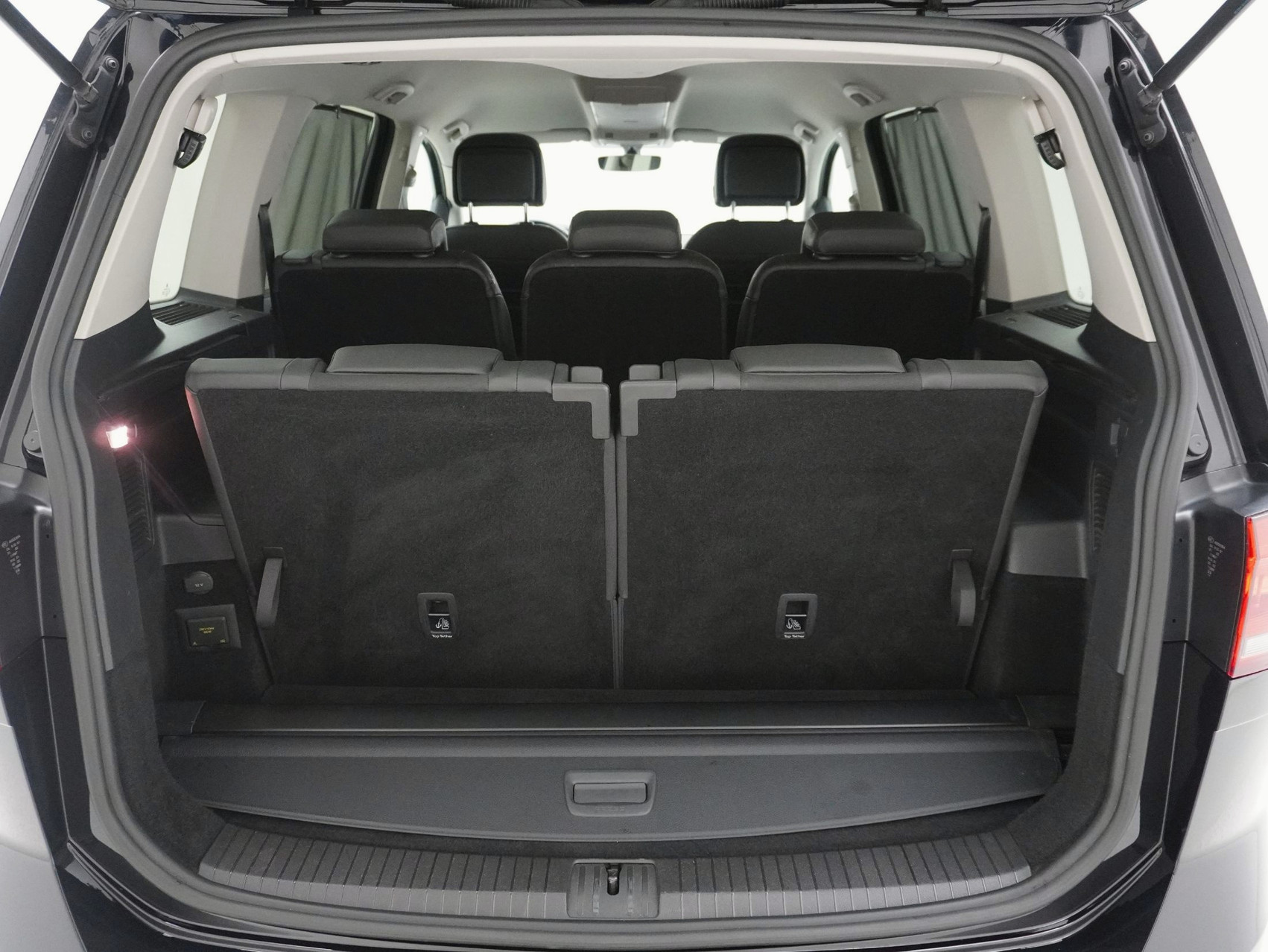 VW Touran 2.0 TDI DSG Highline **7-Plätzer**