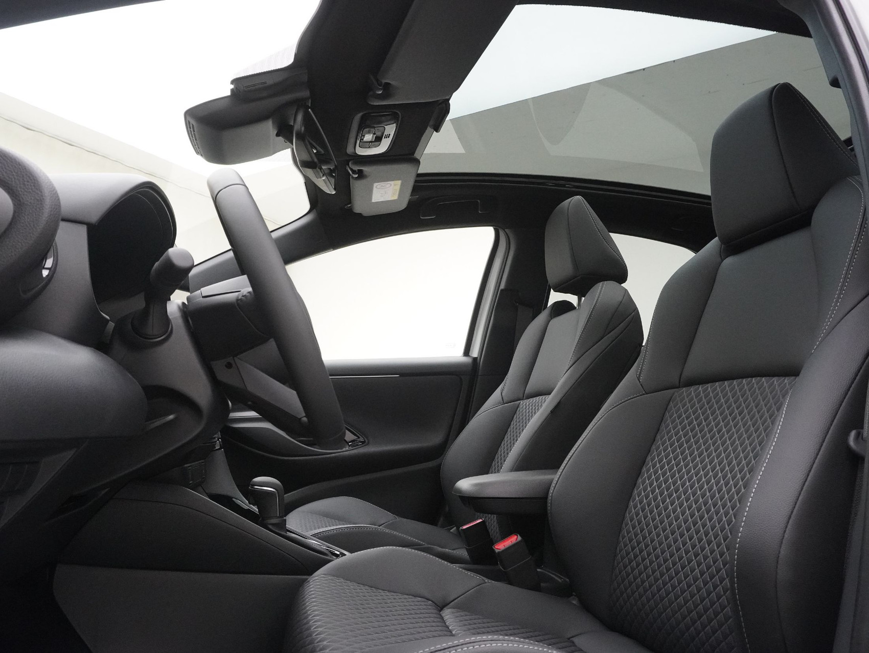 TOYOTA Yaris 1.5 VVT-i HSD Premium ** mit Glasdach **