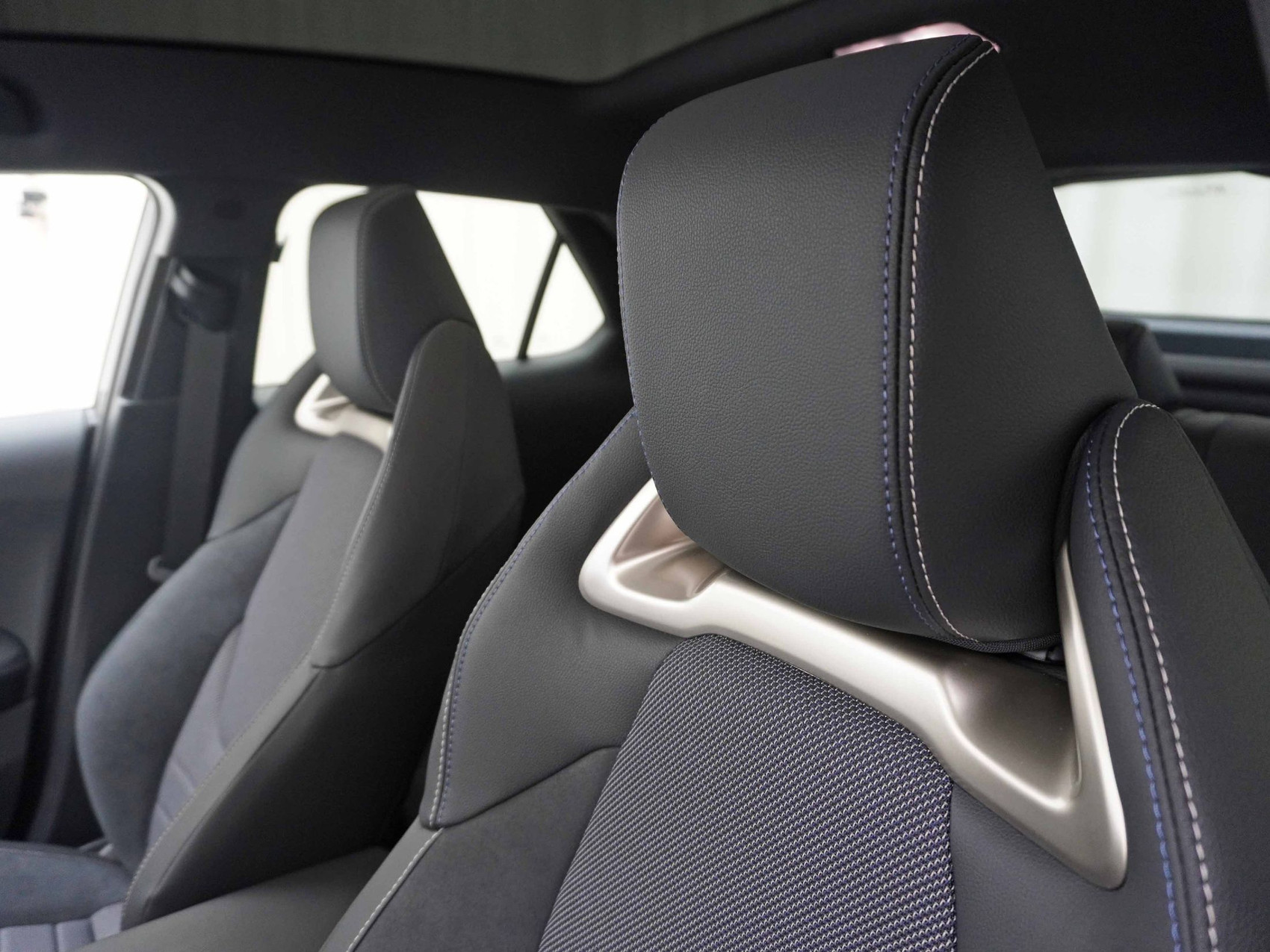 TOYOTA C-HR 2.0 HEV Style 4×4 ** Panoramadach **