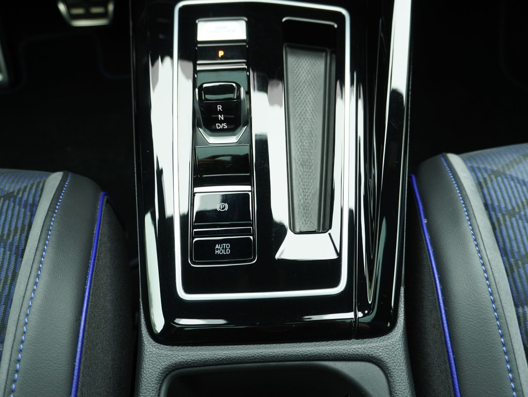 VW Golf Variant 8.5 2.0 TSI R Black Edition 4Motion (2025)